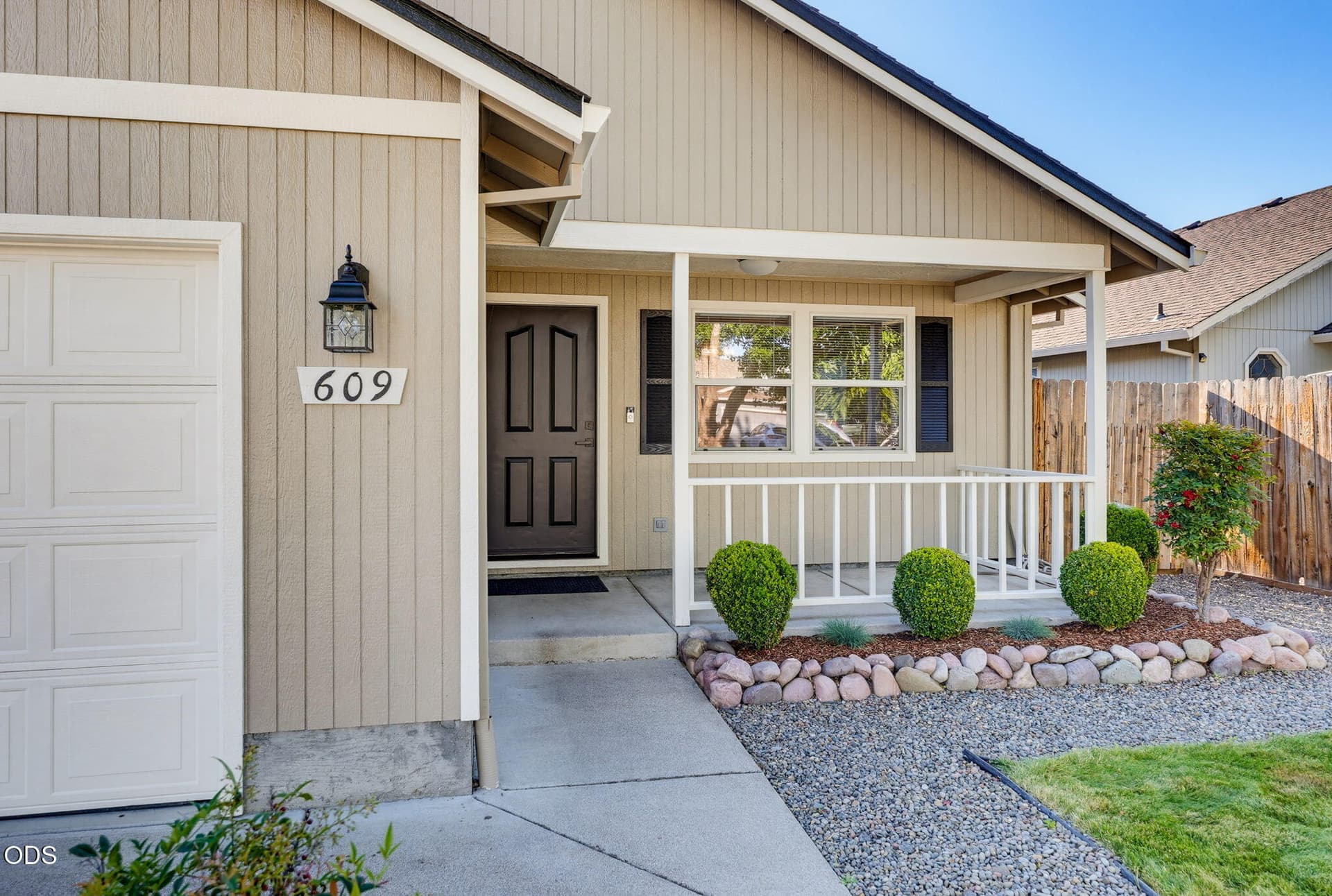 APX_1086. Photo 2 of 40, 609 Allison Way, Medford, OR 97501