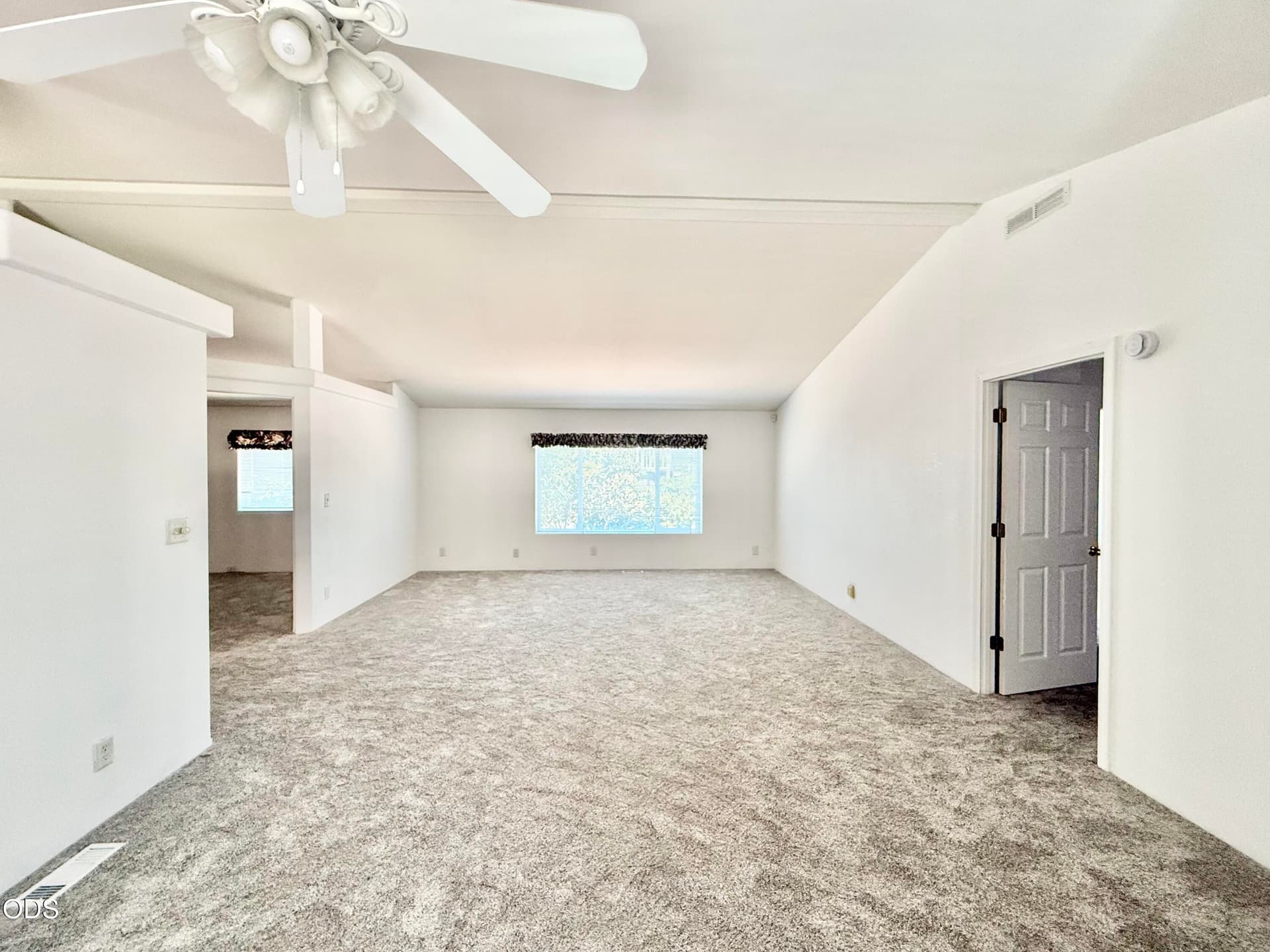 LR. Photo 5 of 41, 2718 Corvallis Street, Klamath Falls, OR 97601