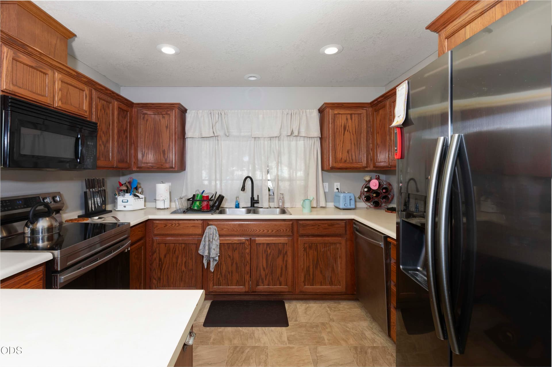 Spacious. Photo 5 of 33, 1440 George Tweed Boulevard, Grants Pass, OR 97527