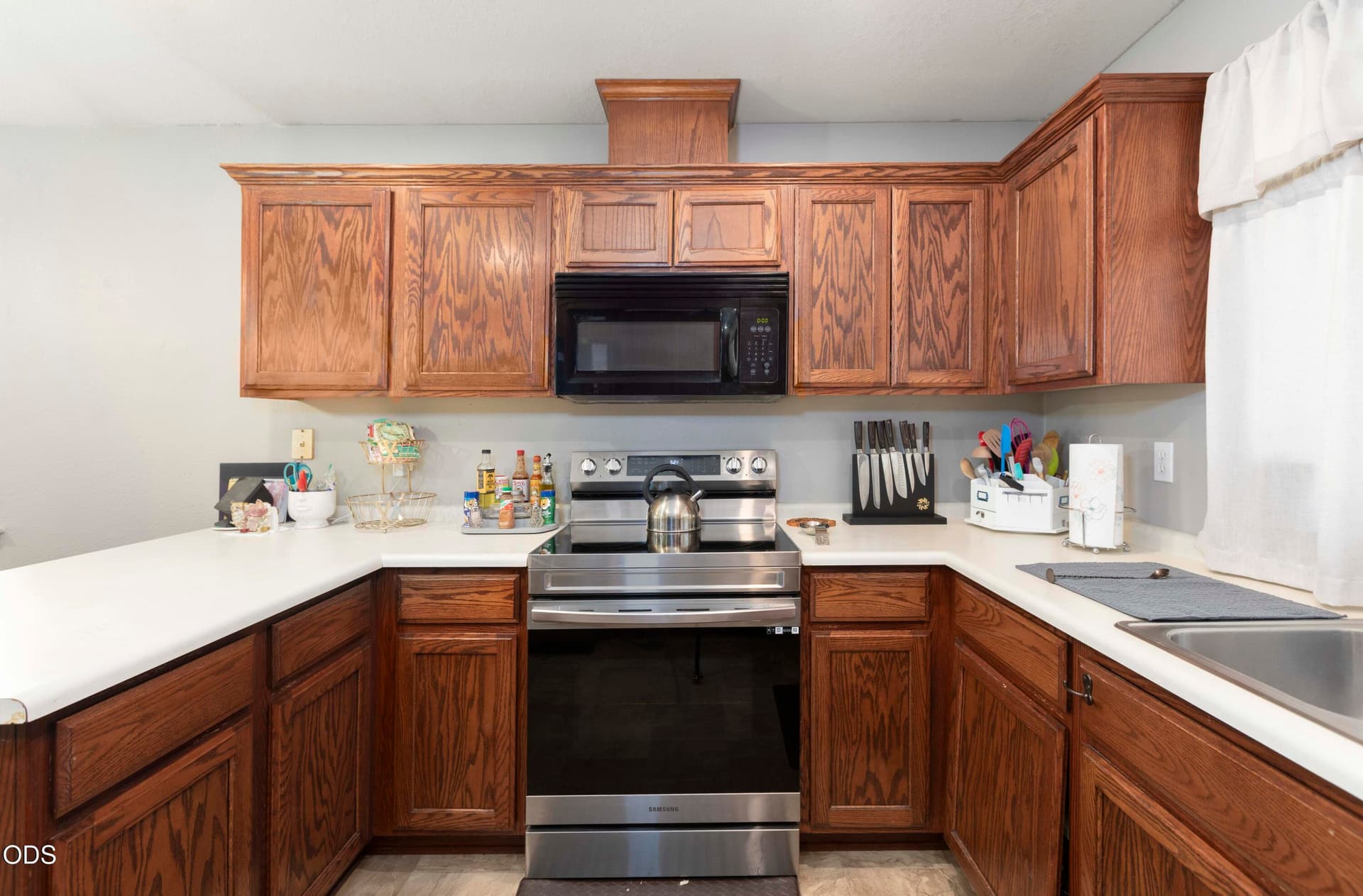 Kitchen. Photo 4 of 33, 1440 George Tweed Boulevard, Grants Pass, OR 97527