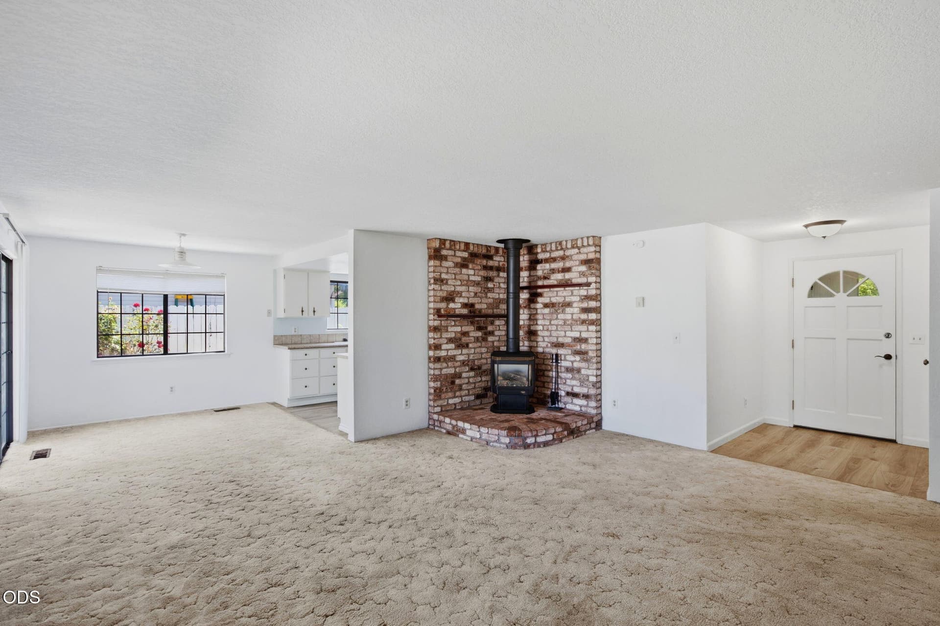 8-web-or-mls-107-walnut-dr. Photo 4 of 30, 107 Walnut Drive, Rogue River, OR 97537
