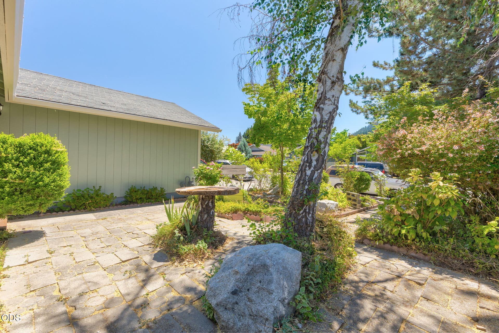 6-web-or-mls-107-walnut-dr. Photo 3 of 30, 107 Walnut Drive, Rogue River, OR 97537