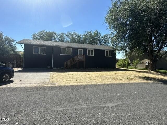 Front. Photo 1 of 19, 3025 Greenleaf, Malin, OR 97632