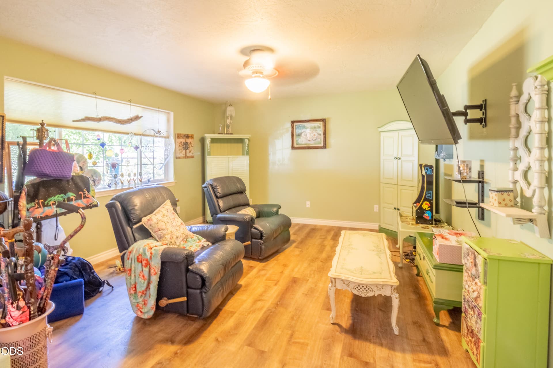 4. Photo 4 of 37, 209 NW Stone Fly Court, Grants Pass, OR 97526