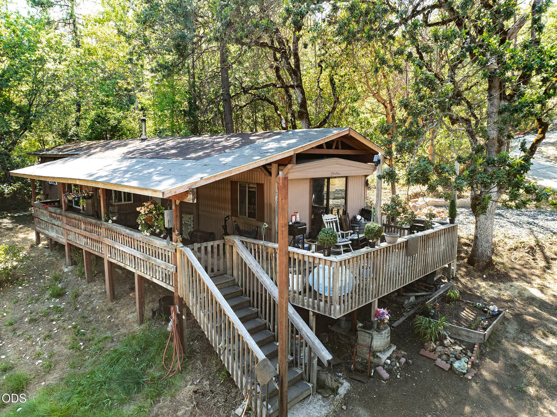 1. Photo 1 of 19, 800 Homewood Road, Grants Pass, OR 97527