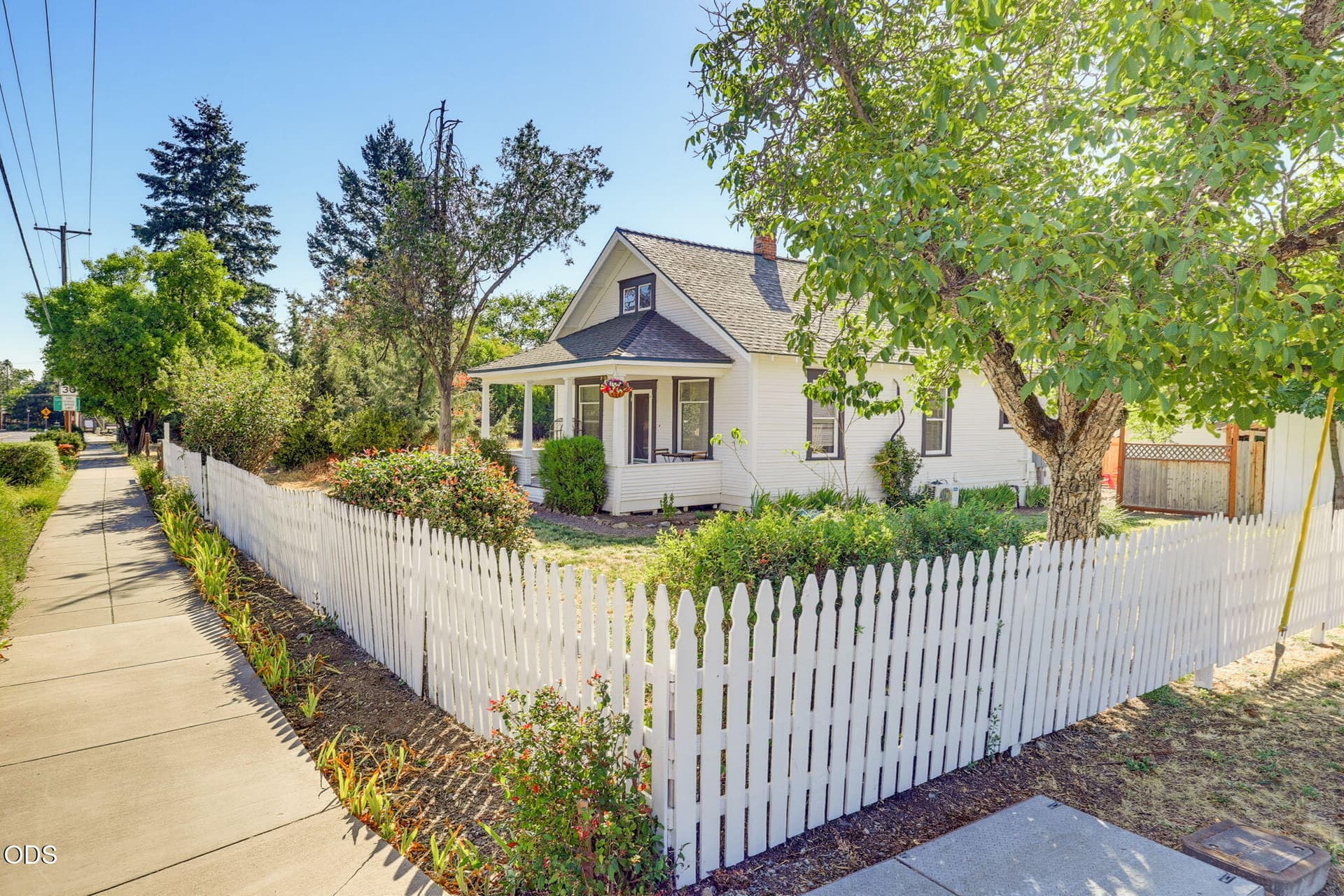 Apx5N00008. Photo 3 of 49, 700 N 5th Street, Jacksonville, OR 97530