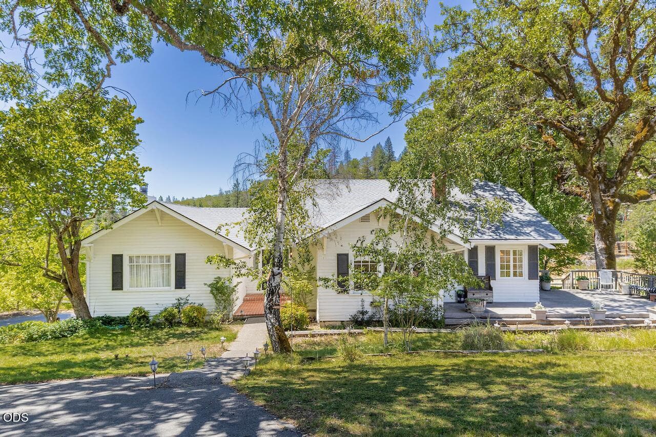 Charming country home. Photo 3 of 61, 1361 Oxyoke Road, Grants Pass, OR 97526