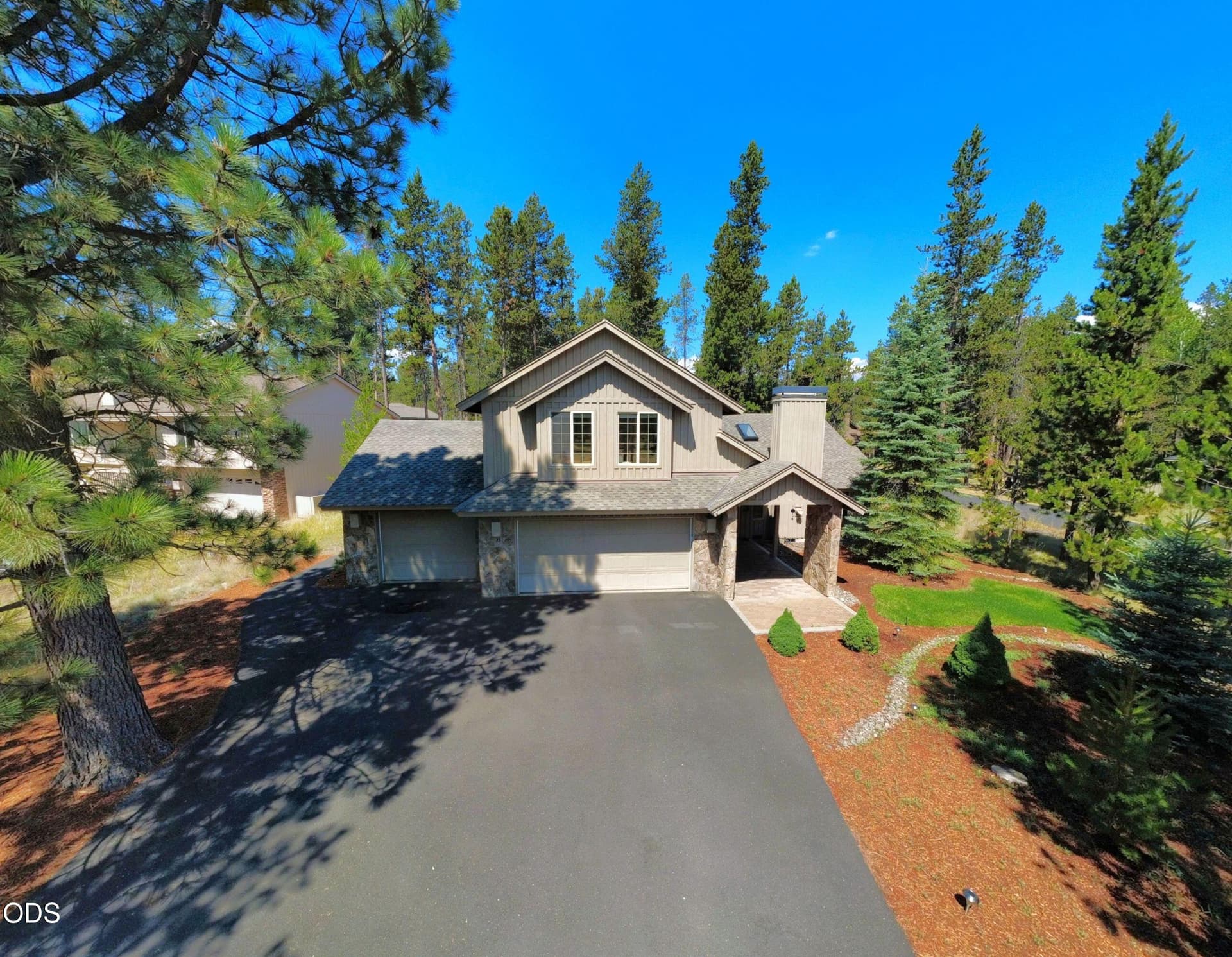 3 Car Garage. Photo 4 of 49, 58103 Kinglet Road Unit 33, Sunriver, OR 97707