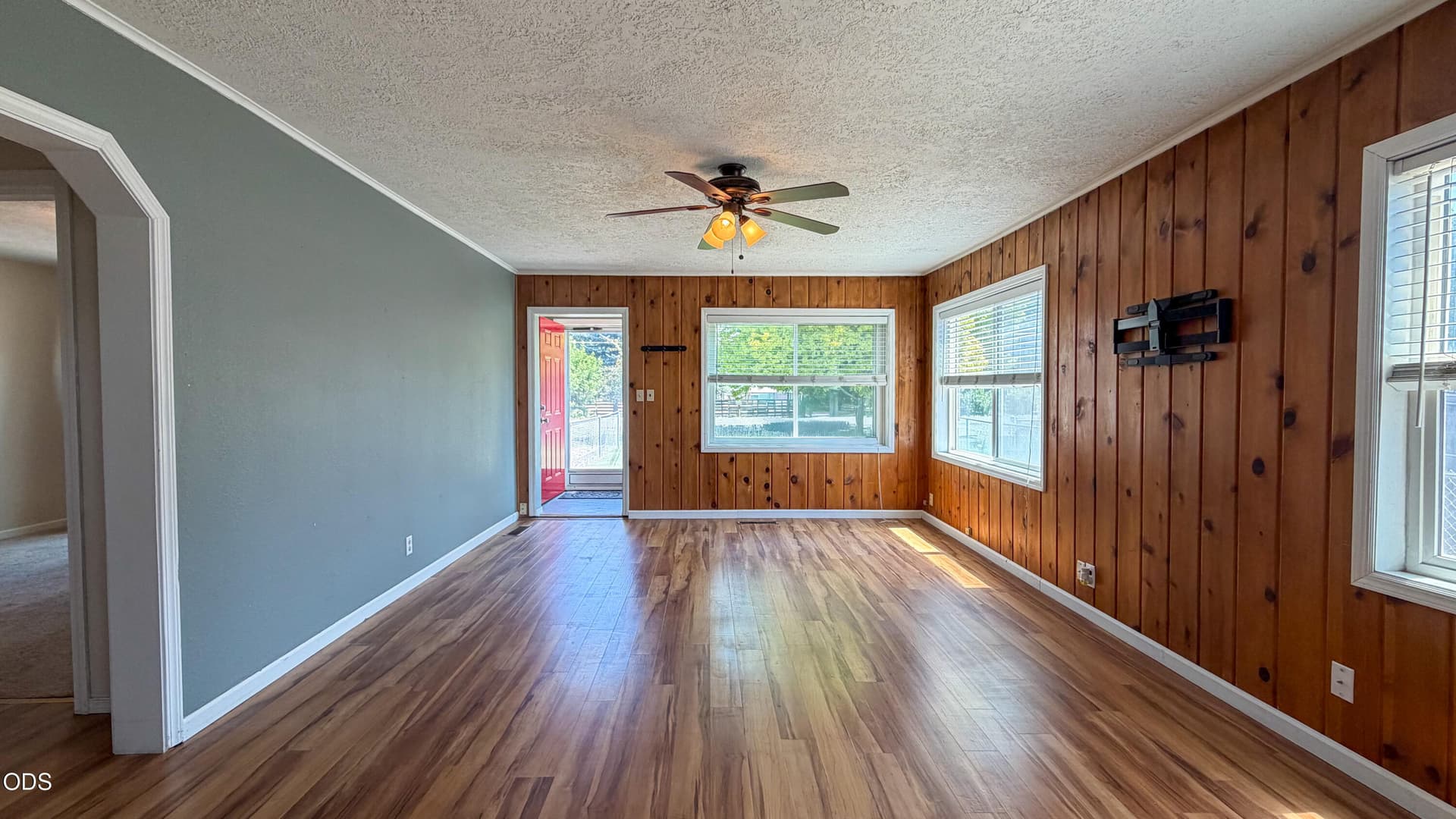 Living Room. Photo 3 of 20, 279 SE Willowdale Drive, Prineville, OR 97754