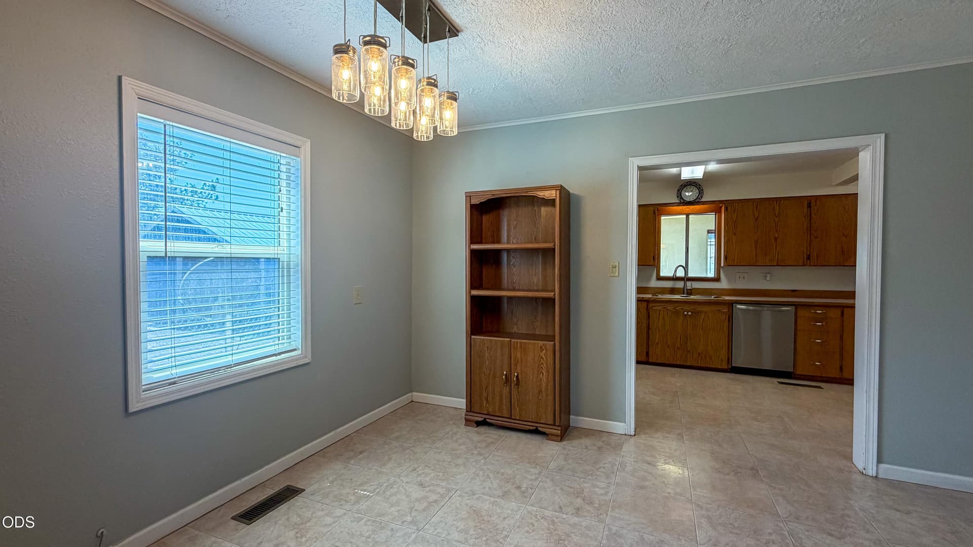 Dining Room. Photo 4 of 20, 279 SE Willowdale Drive, Prineville, OR 97754