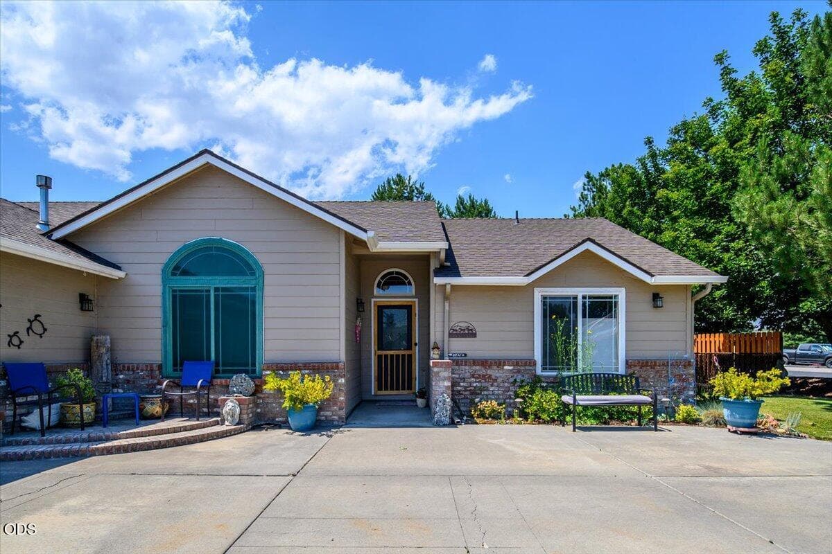 09-3715 SW Gene Sarazan Dr, Redmond-9. Photo 2 of 38, 3715 SW Gene Sarazan Drive, Redmond, OR 97756