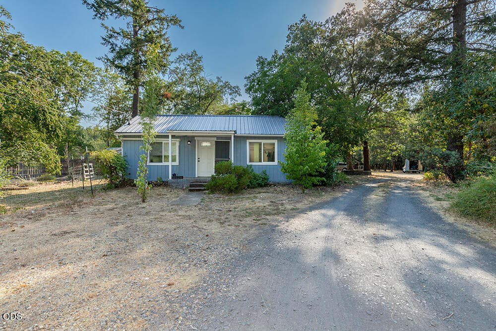 1. Photo 1 of 30, 2524 Rockydale Road, Cave Junction, OR 97523