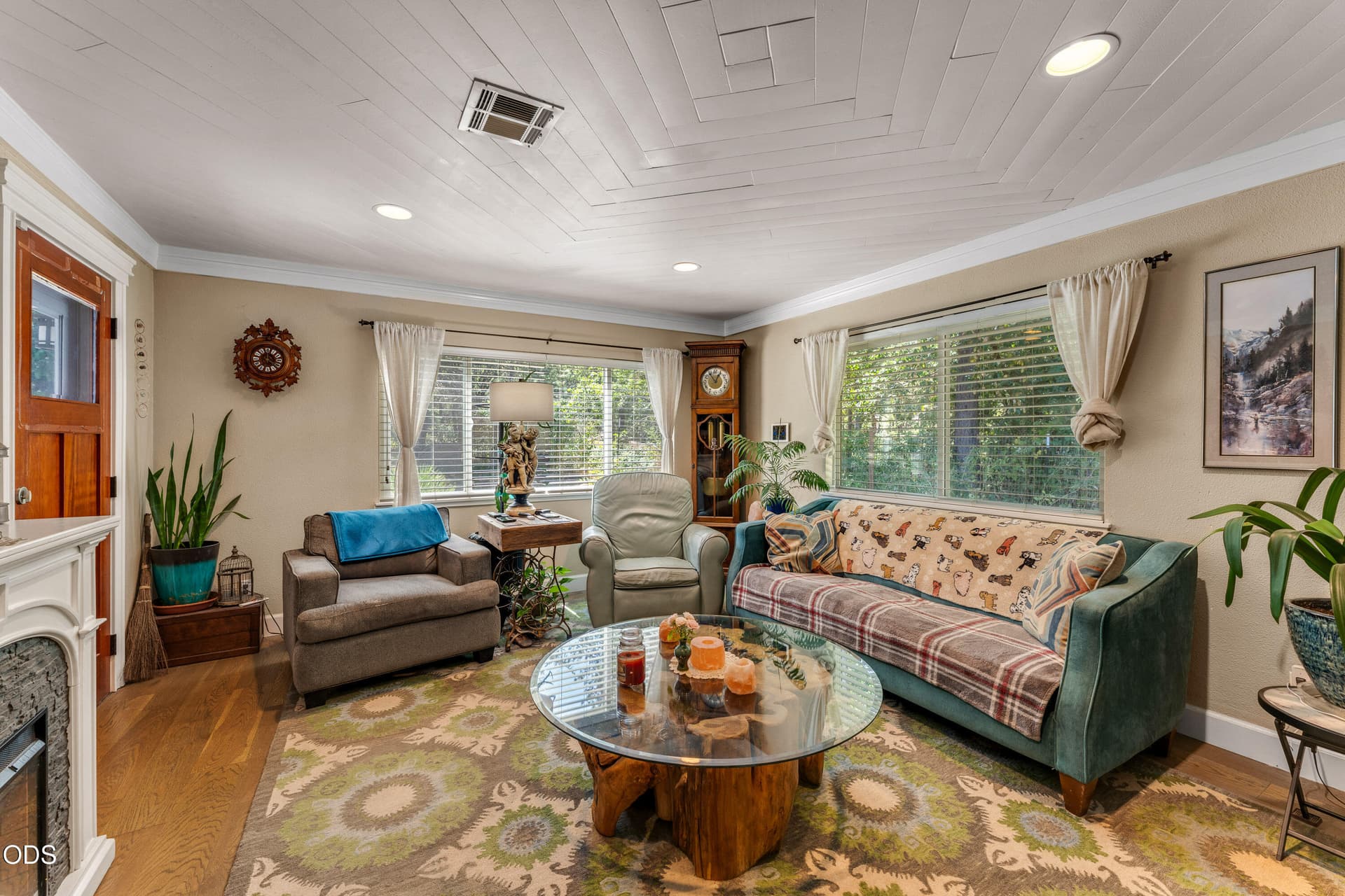 Living Area. Photo 3 of 21, 3889 Williams Highway, Grants Pass, OR 97527