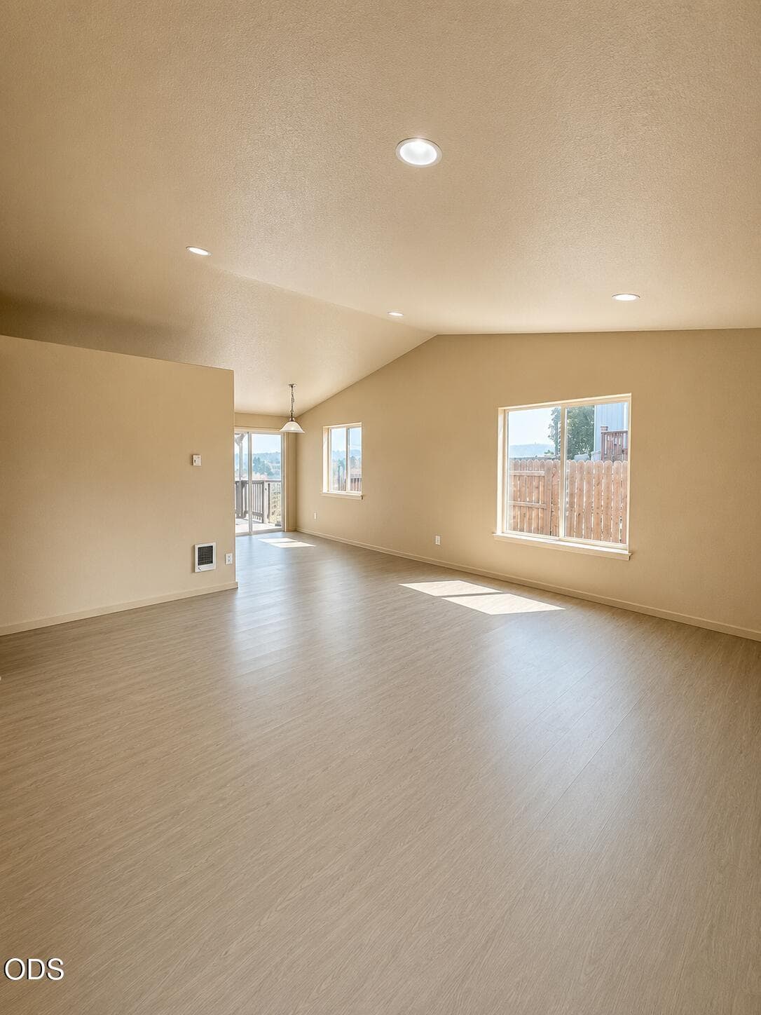 3. Photo 2 of 16, 402 SE Carmen Way, Madras, OR 97741