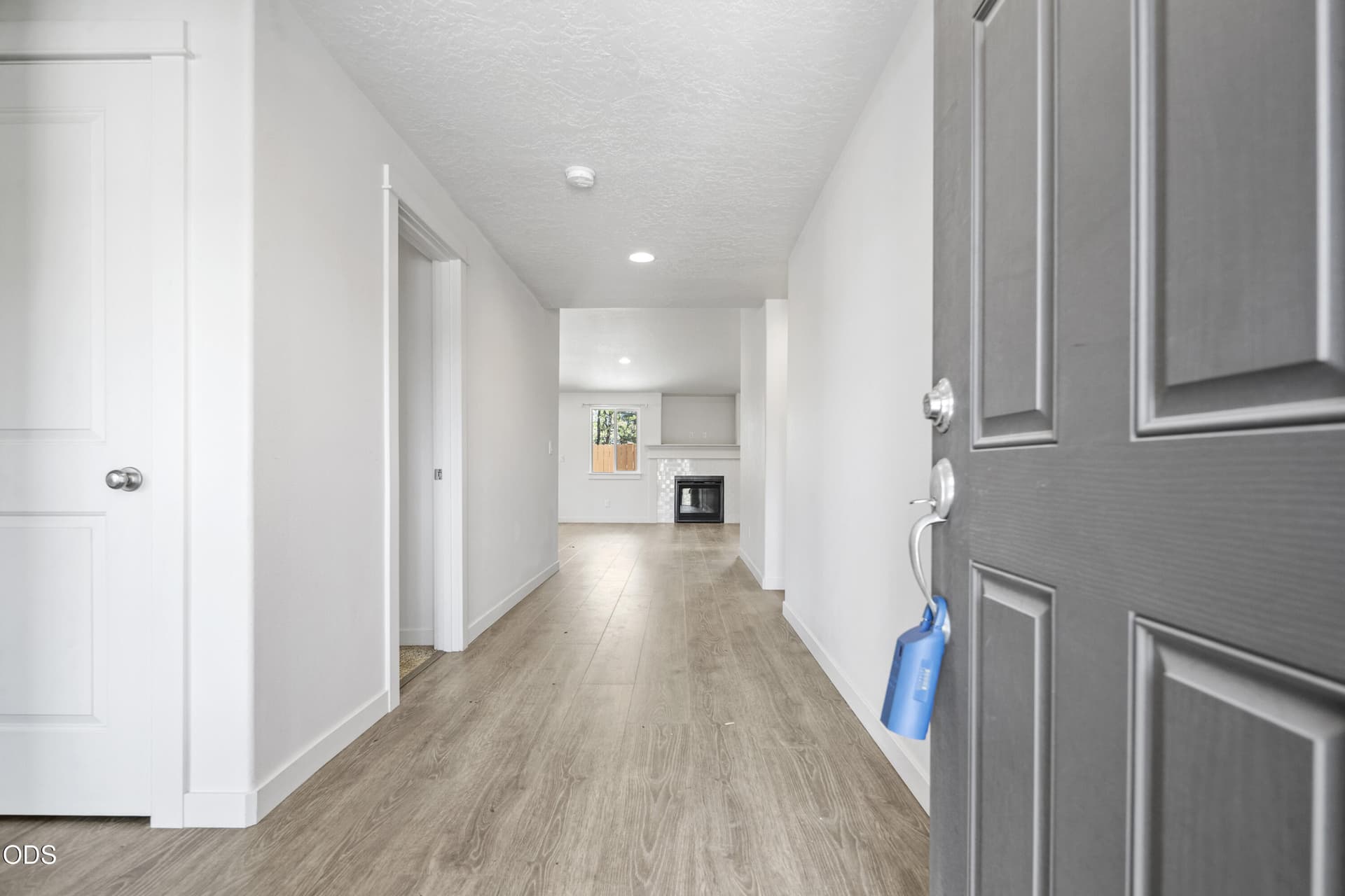 2 - Entry. Photo 2 of 18, 51350 Apache Tears Court, La Pine, OR 97739