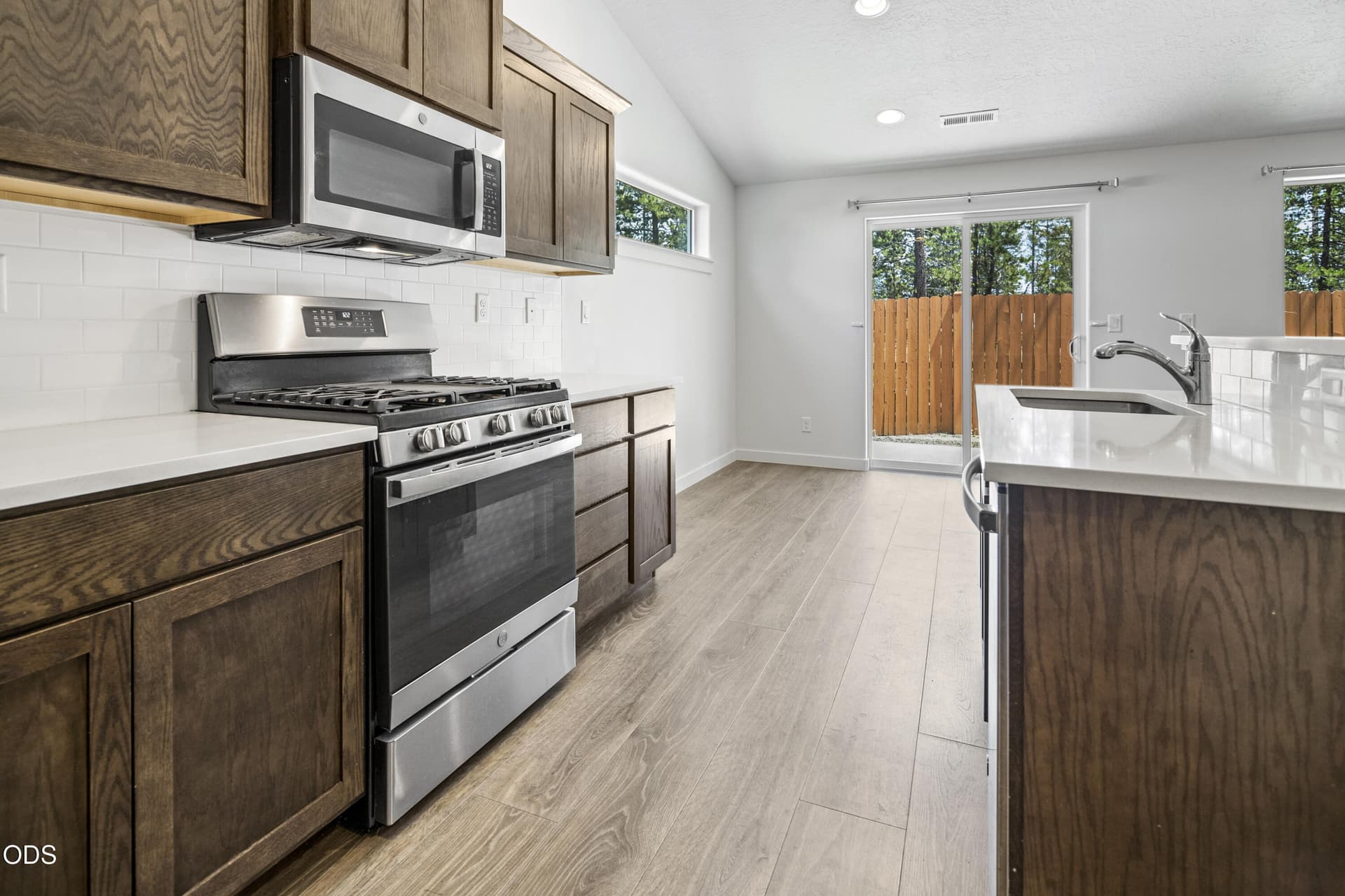 5 - Kitchen 2. Photo 5 of 18, 51350 Apache Tears Court, La Pine, OR 97739