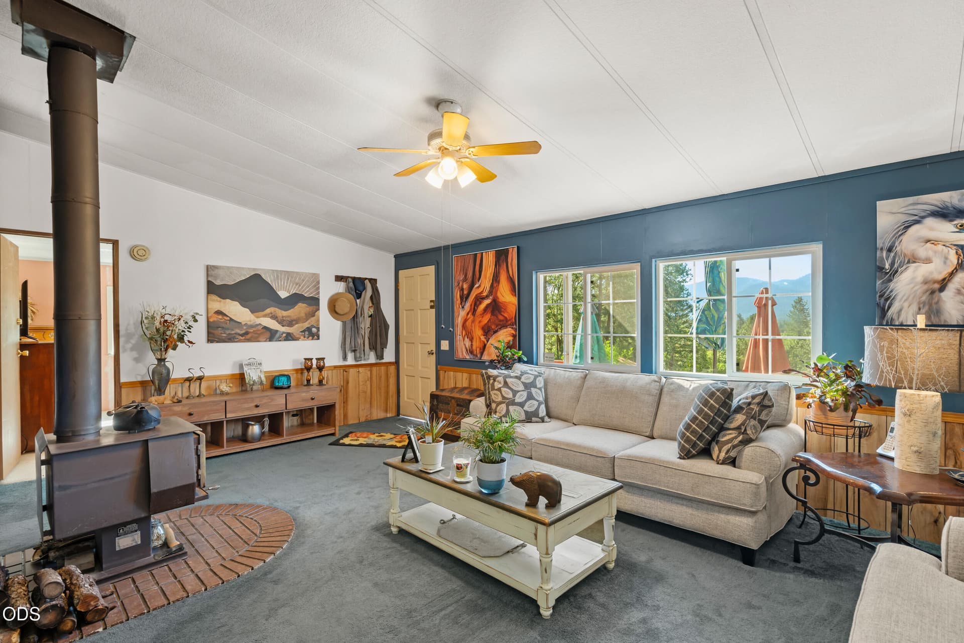 Living Room. Photo 5 of 36, 6918 Redwood Highway, Grants Pass, OR 97527