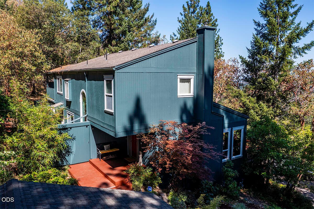 1. Photo 1 of 37, 1000 Ivy Lane, Ashland, OR 97520