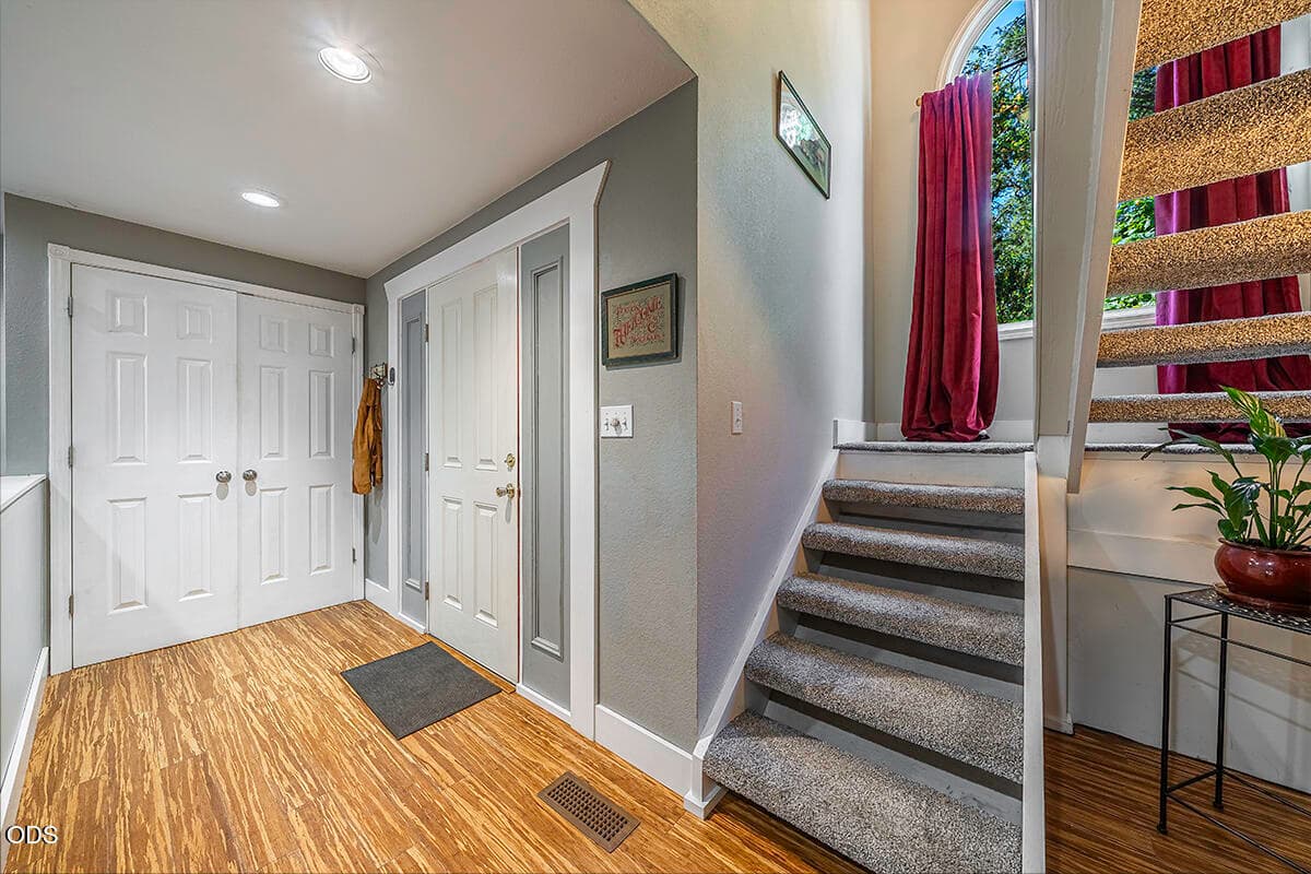 3. Photo 4 of 37, 1000 Ivy Lane, Ashland, OR 97520