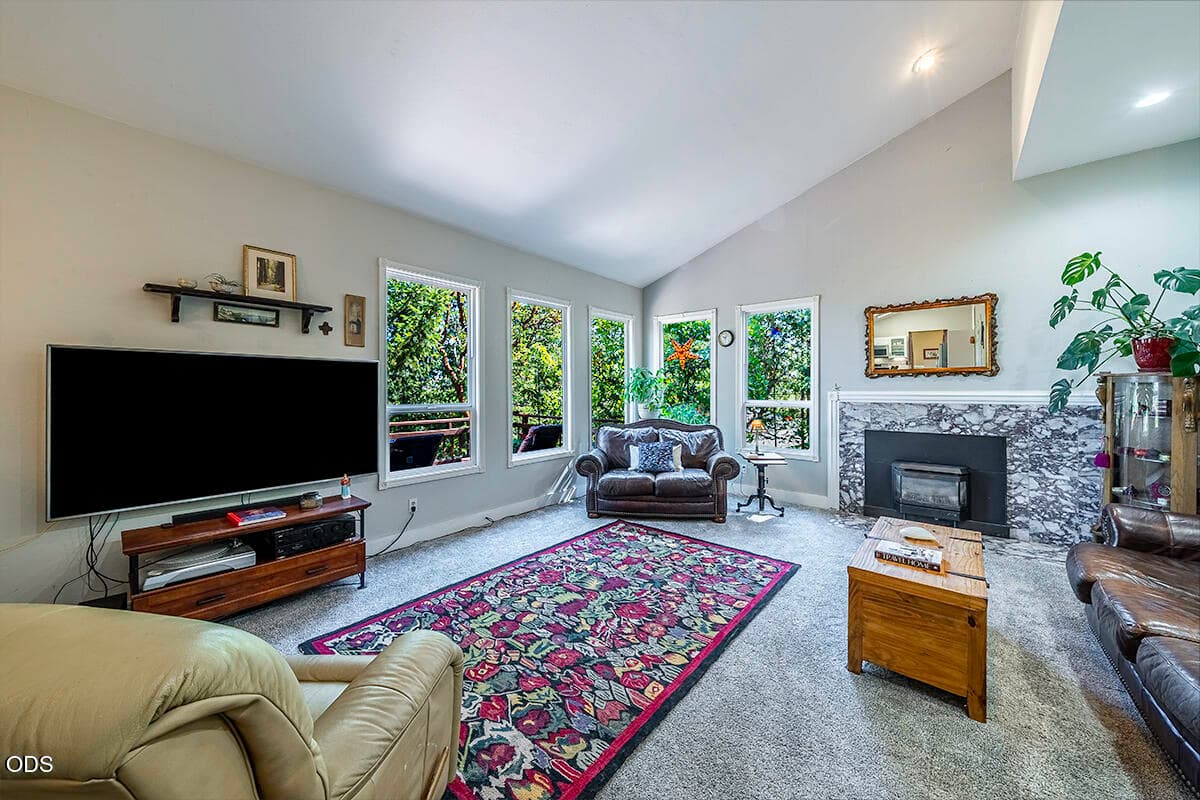 4. Photo 5 of 37, 1000 Ivy Lane, Ashland, OR 97520