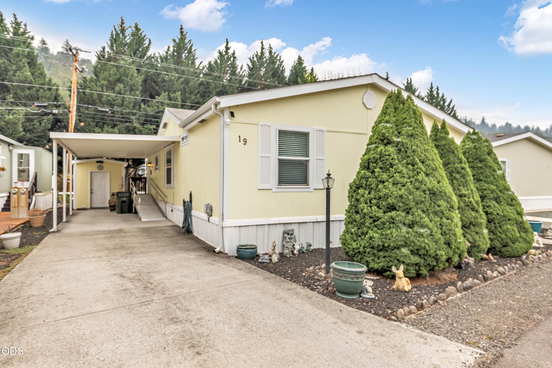 Front. Photo 1 of 19, 21 Brophy Way Unit UNIT 19, Shady Cove, OR 97539