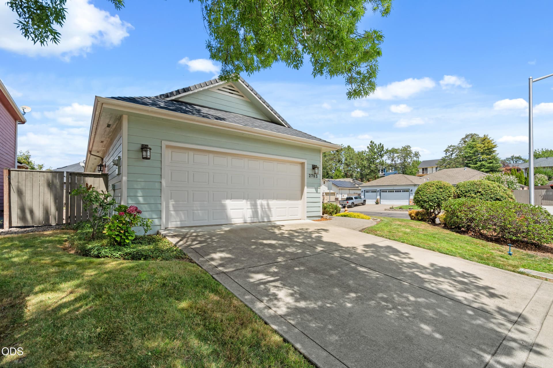 3_ 2783 parkwood village ln-02. Photo 4 of 51, 2783 Parkwood Village Lane, Central Point, OR 97502