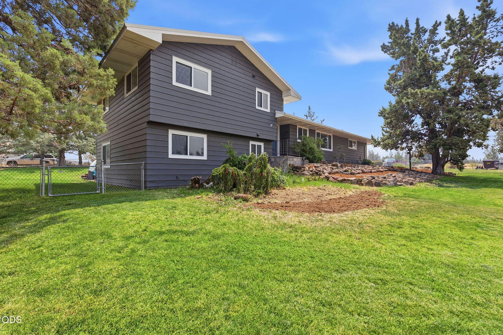 8T3A6293. Photo 2 of 29, 304 SE Crestview Lane, Madras, OR 97741