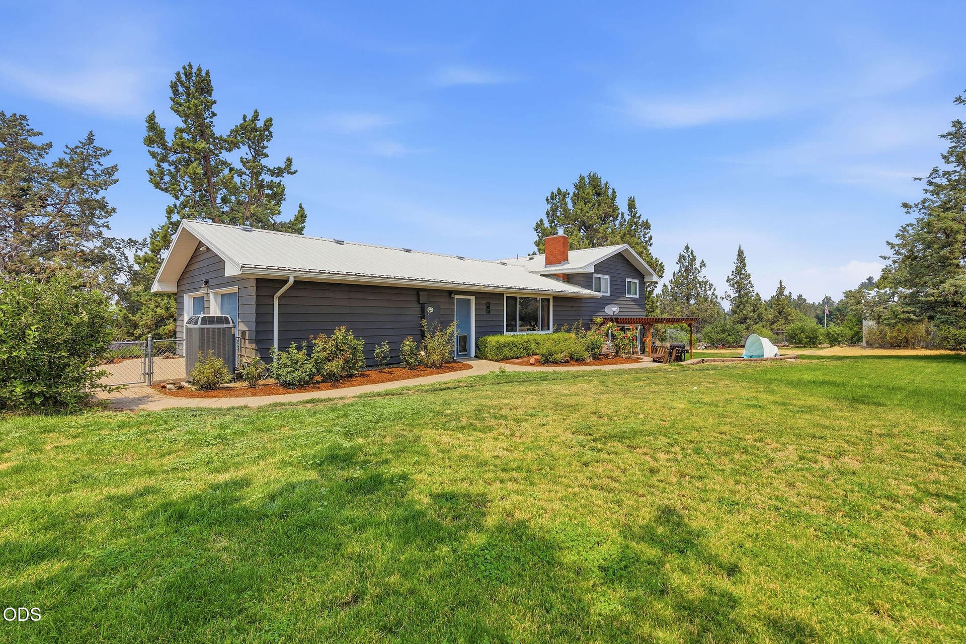 8T3A6353. Photo 3 of 29, 304 SE Crestview Lane, Madras, OR 97741