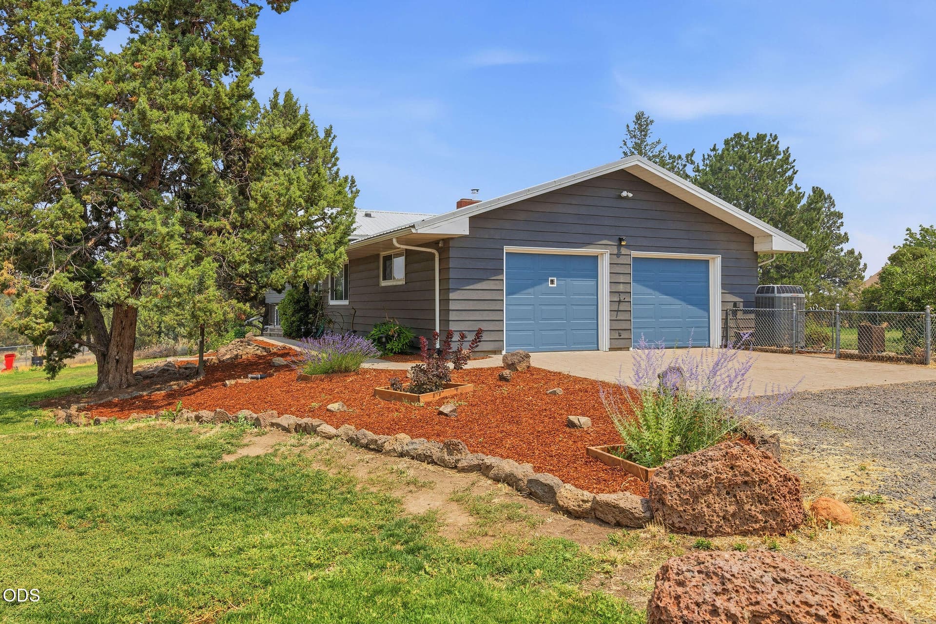 8T3A6363. Photo 4 of 29, 304 SE Crestview Lane, Madras, OR 97741
