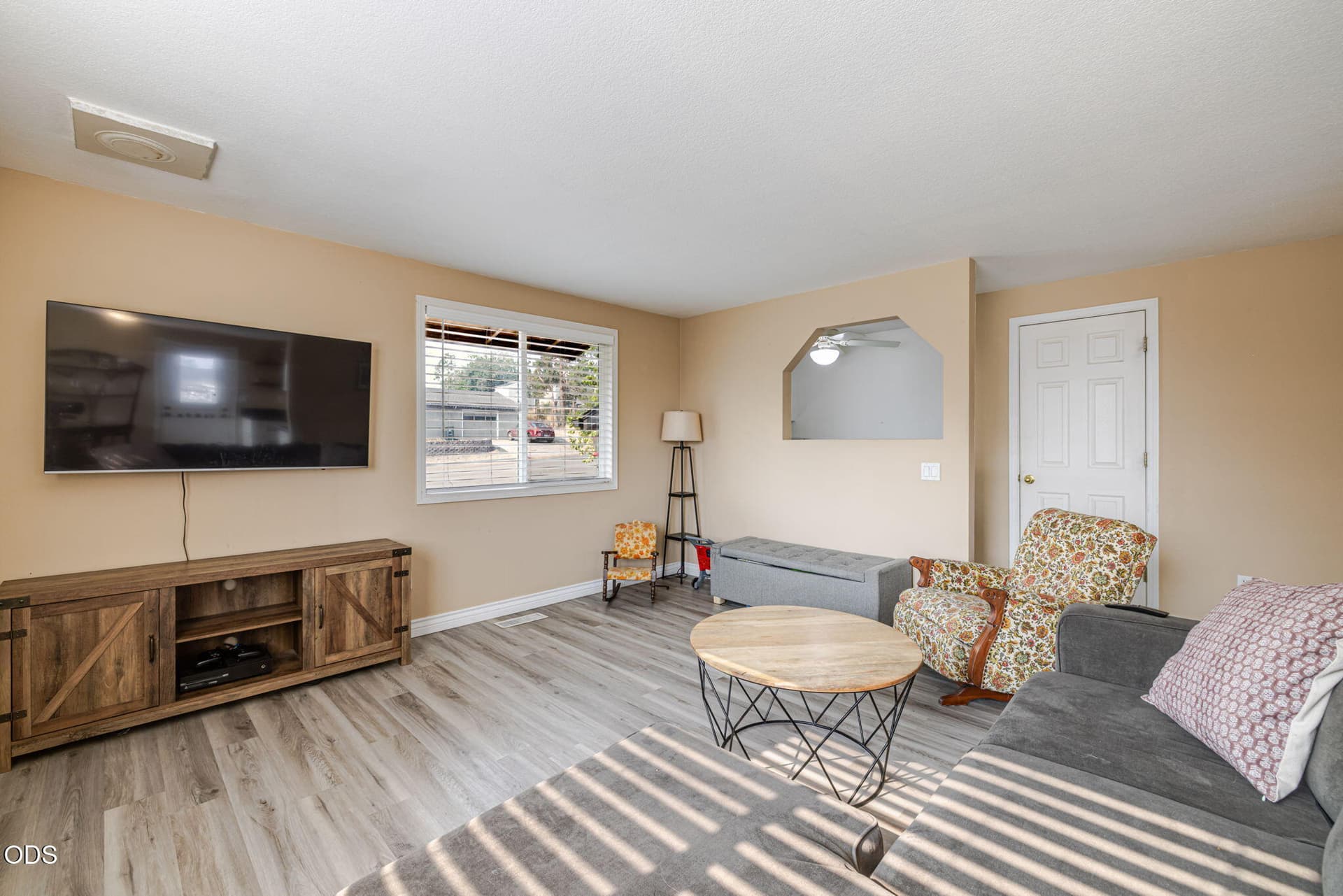 4-web-or-mls-Tyler_Phillips_Photography_. Photo 3 of 30, 136 SE G Street, Madras, OR 97741