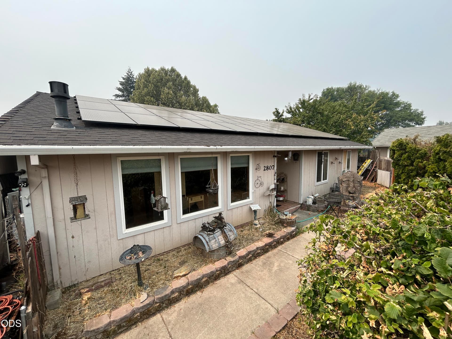 front solar. Photo 2 of 14, 2807 Hammer Court, Medford, OR 97501