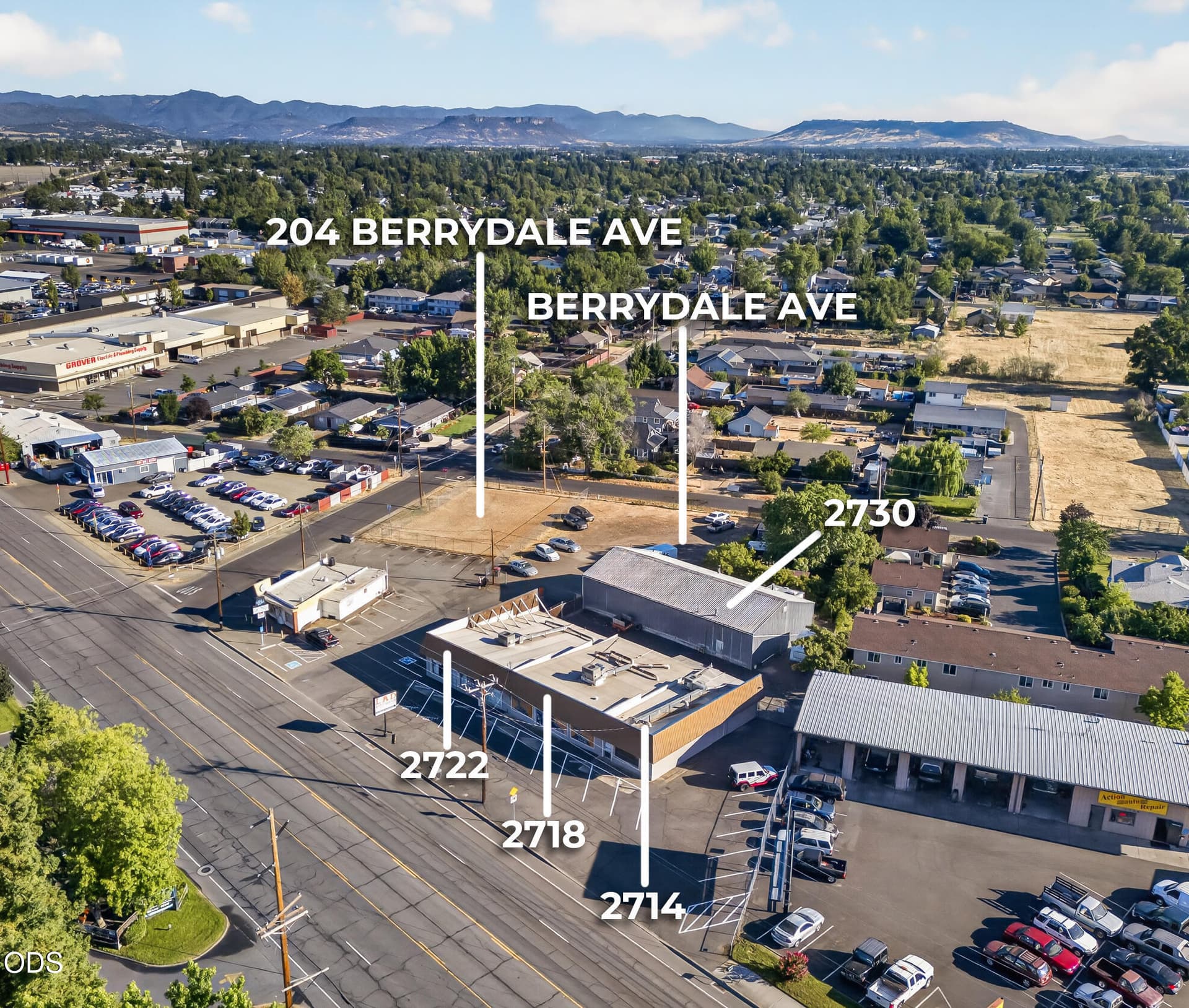 1. Photo 1 of 40, 2714 N Pacific Highway, Medford, OR 97501