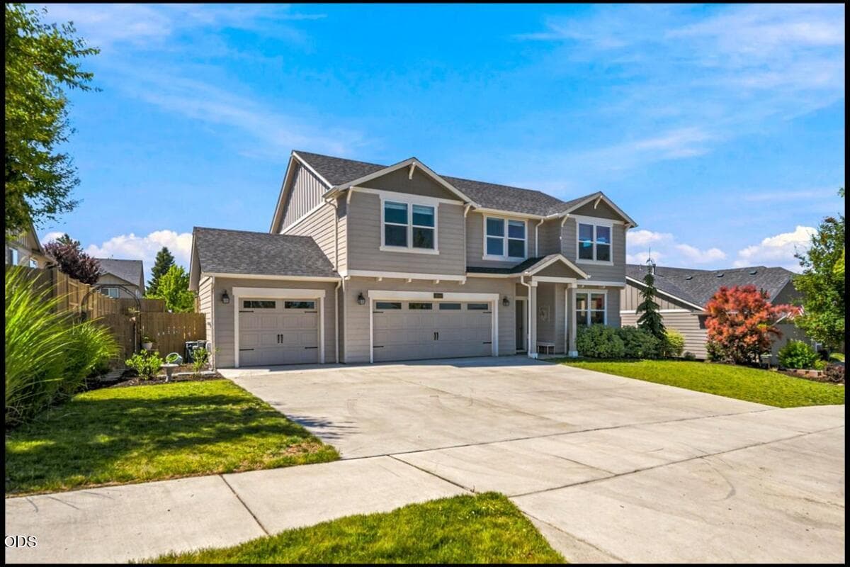 House outside. Photo 2 of 32, 4594 SW Volcano View Way, Redmond, OR 97756