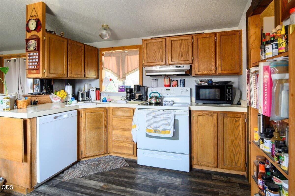 04-64100 N Hwy 97 #35, Bend-4. Photo 4 of 18, 64100 N Highway 97 Unit UNIT 35, Bend, OR 97701
