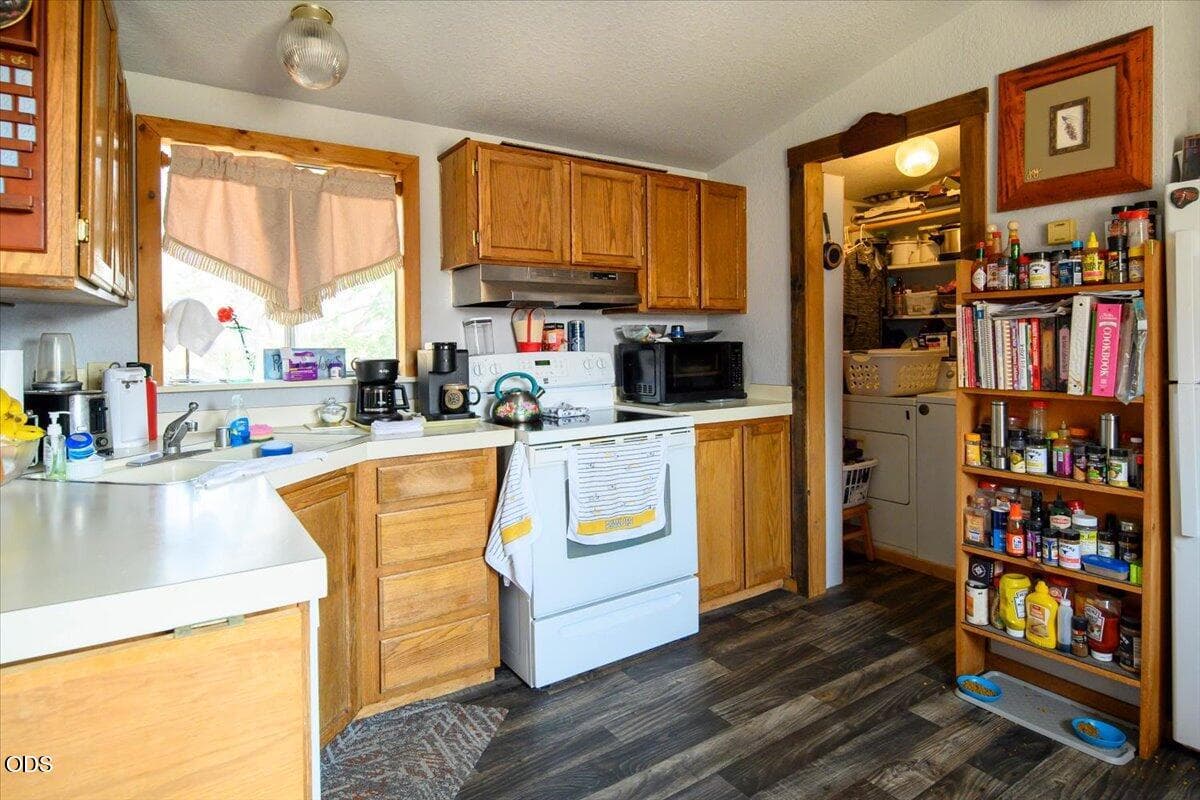 05-64100 N Hwy 97 #35, Bend-5. Photo 5 of 18, 64100 N Highway 97 Unit UNIT 35, Bend, OR 97701