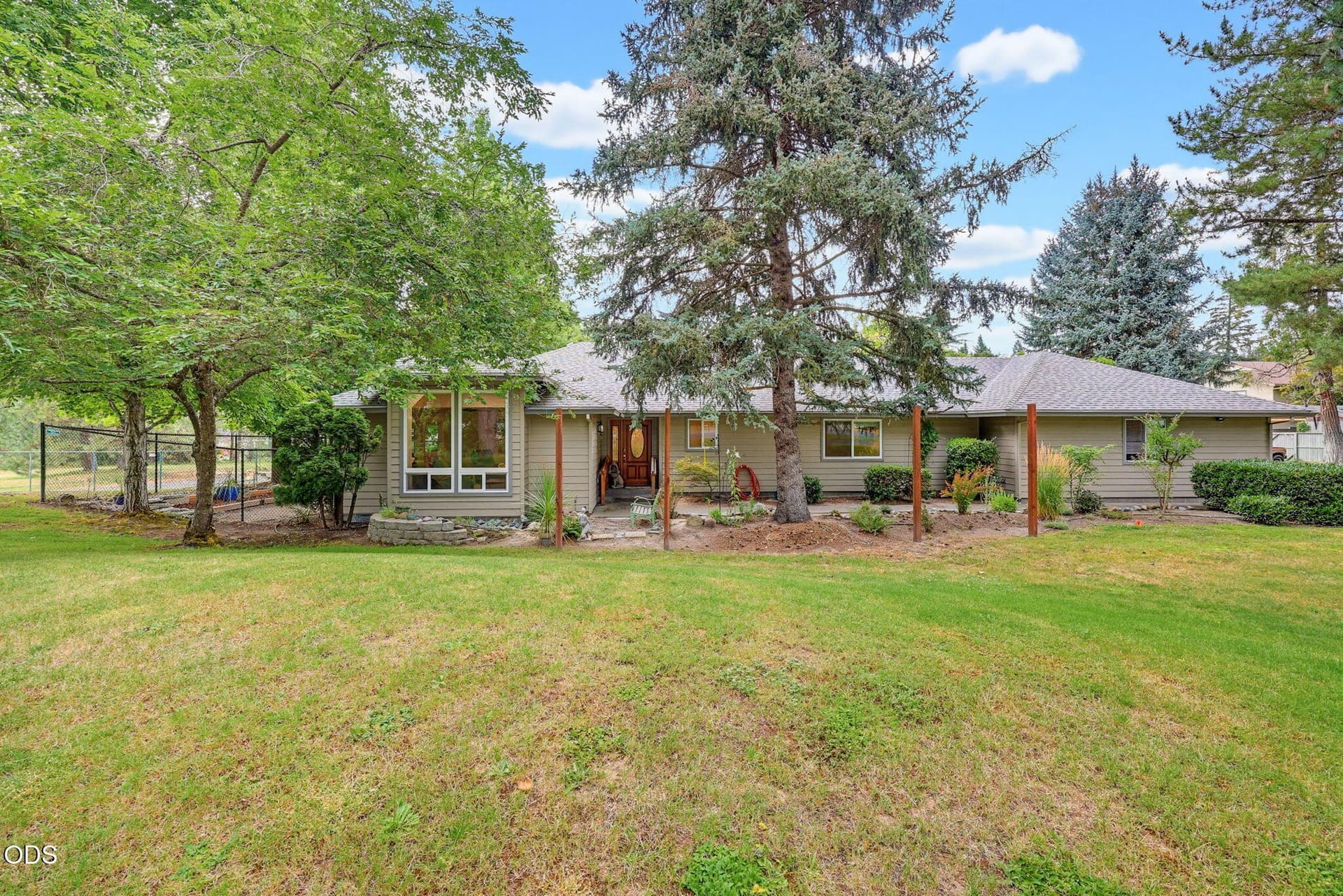 ApxTP00001. Photo 1 of 45, 100 Twisted Pine Drive, Grants Pass, OR 97527