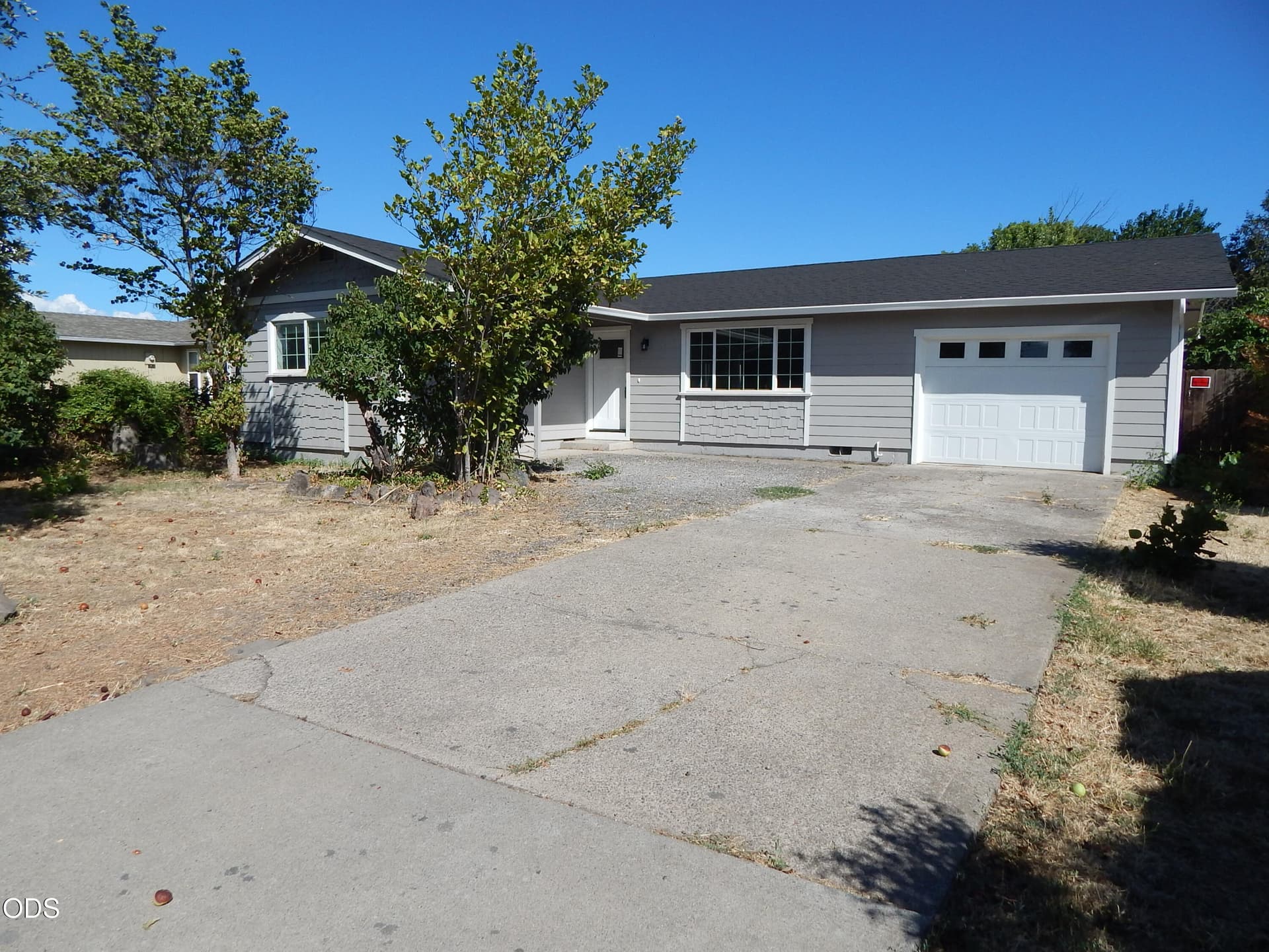 Home front and drive. Photo 1 of 21, 8222 Division Road, White City, OR 97503