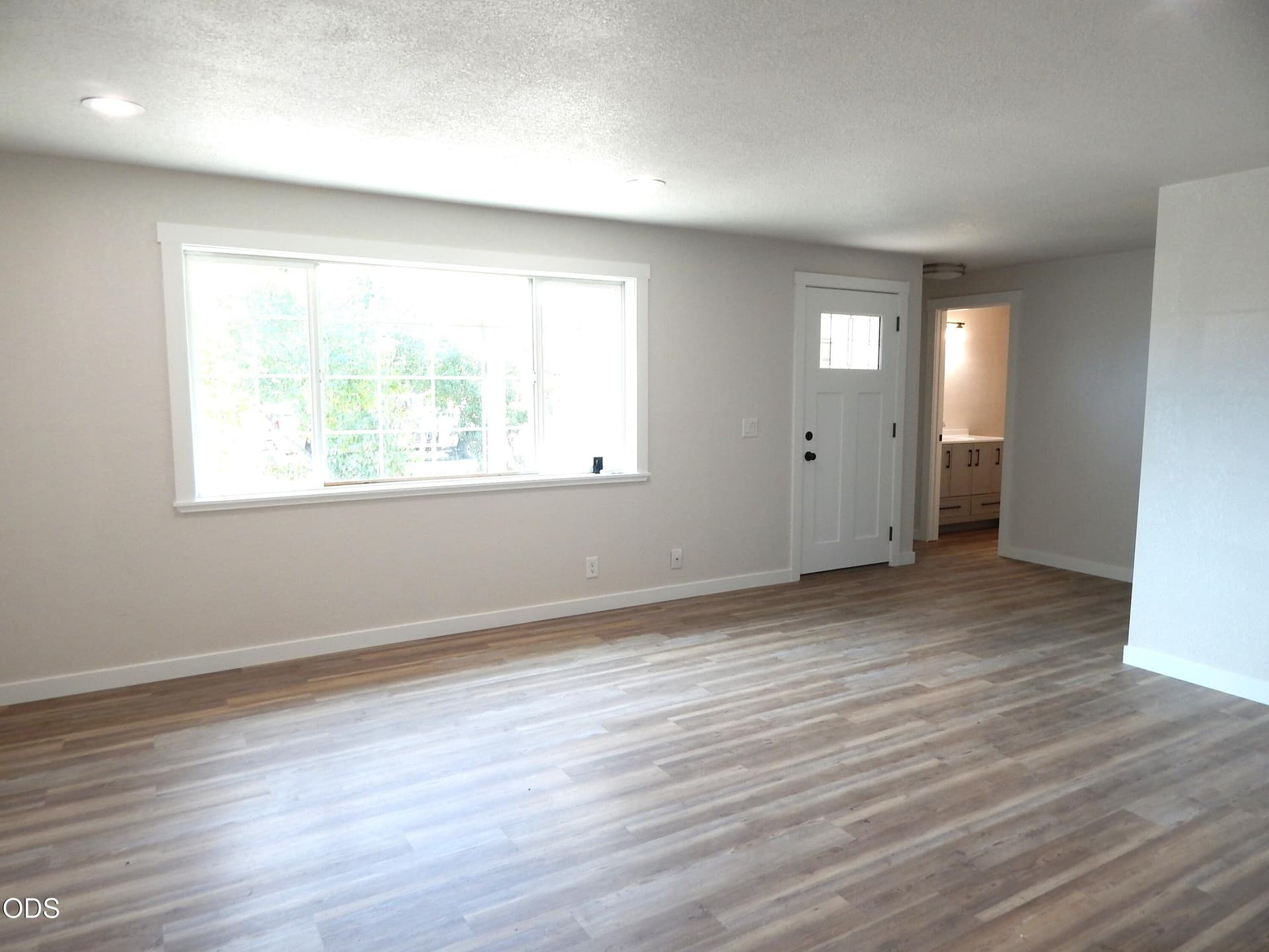 living room from kitchen. Photo 3 of 21, 8222 Division Road, White City, OR 97503