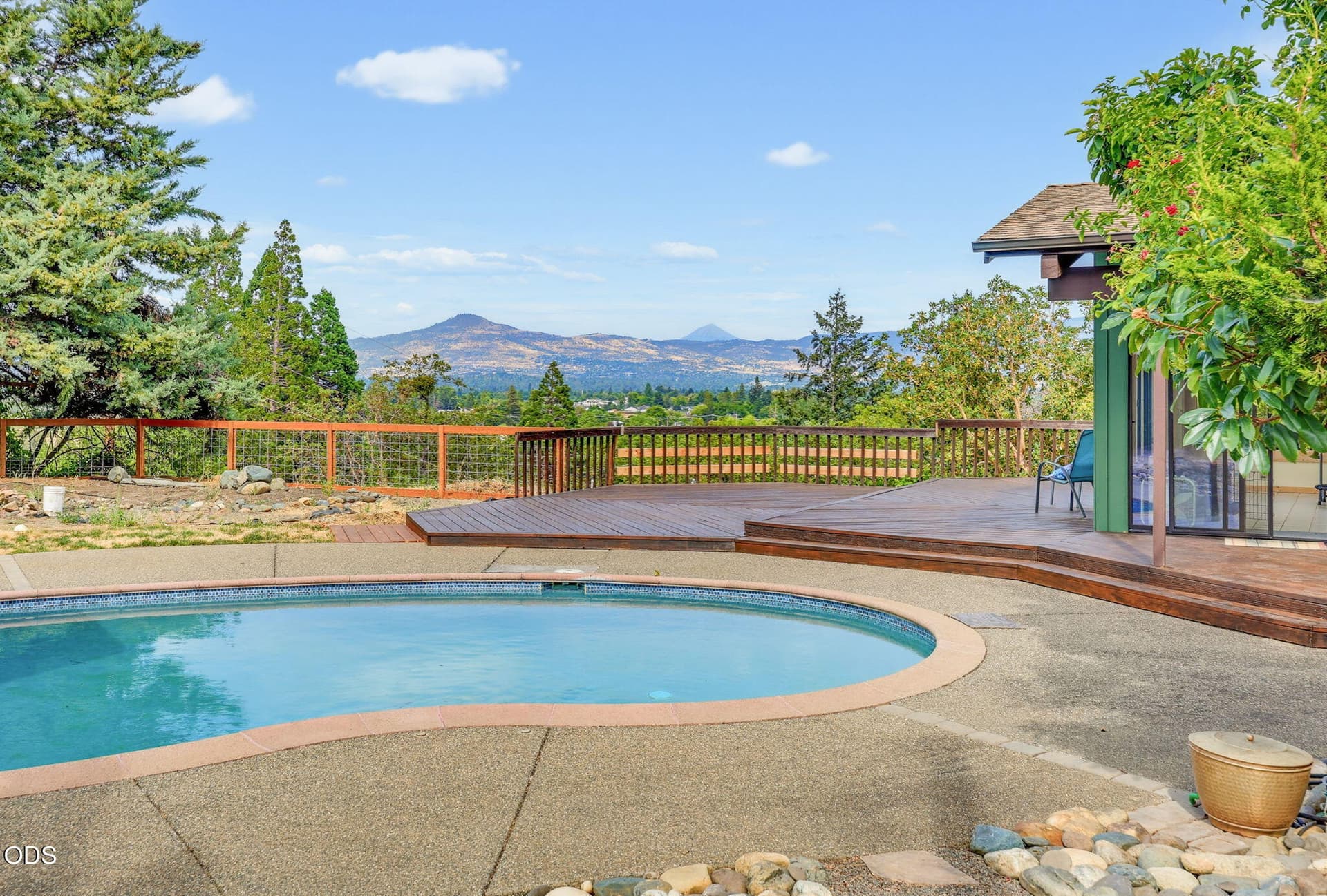 1. Photo 4 of 47, 2076 Jasmine Avenue, Medford, OR 97501
