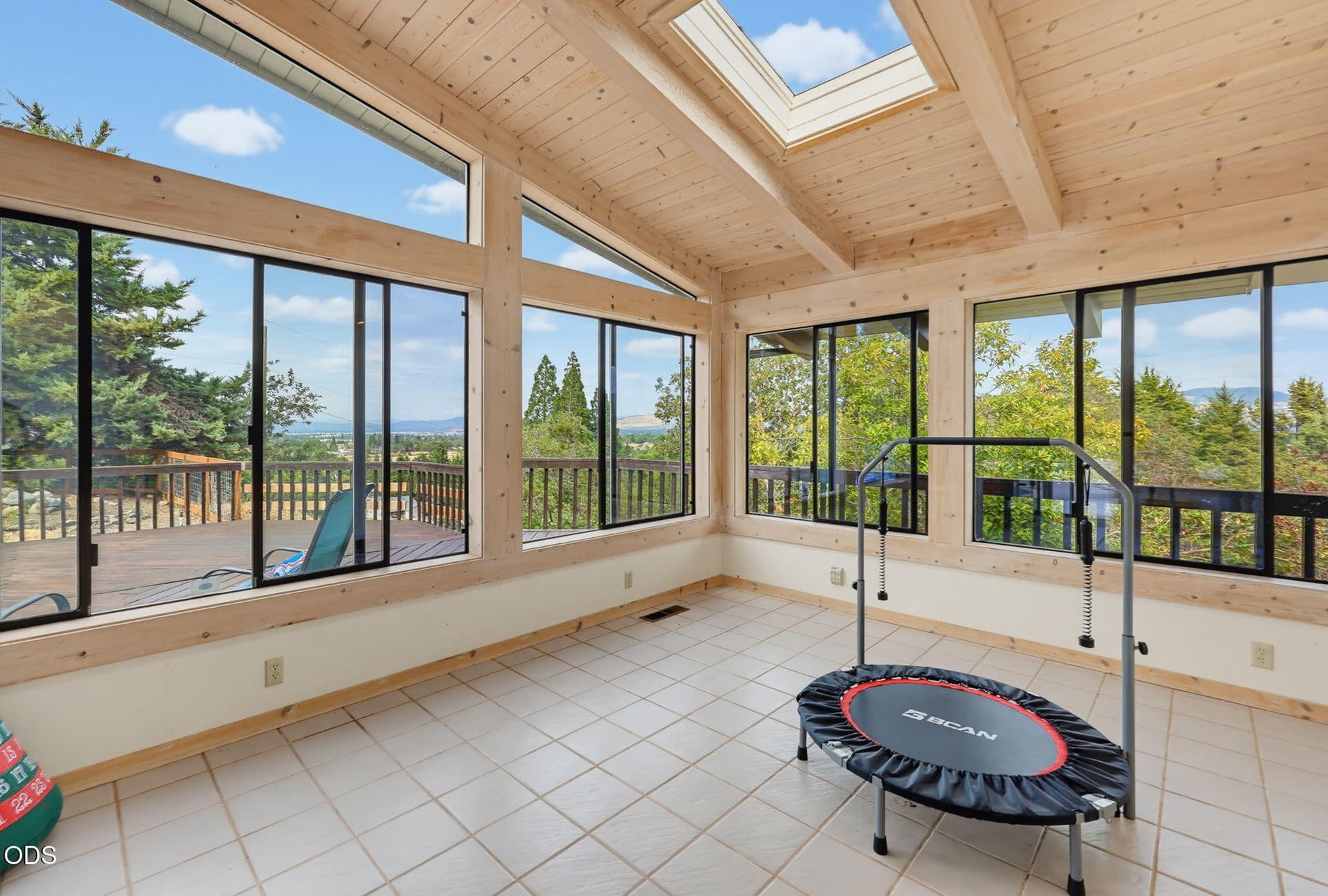 3. Photo 3 of 47, 2076 Jasmine Avenue, Medford, OR 97501