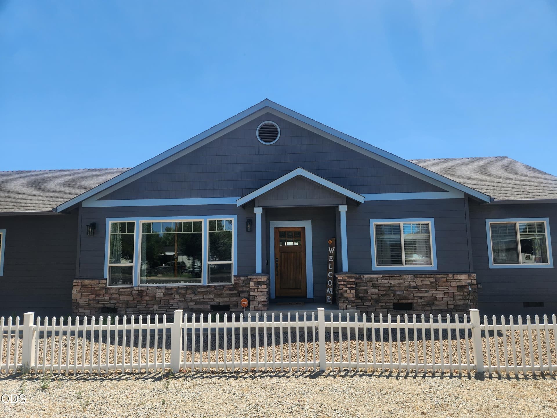 1. Photo 1 of 45, 3806 Valley Meadows Drive, White City, OR 97503