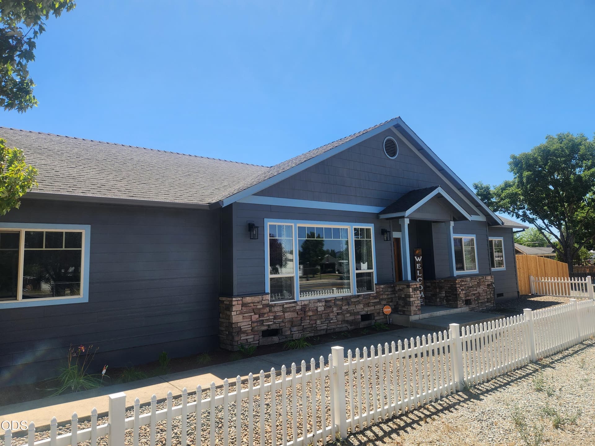2. Photo 4 of 45, 3806 Valley Meadows Drive, White City, OR 97503