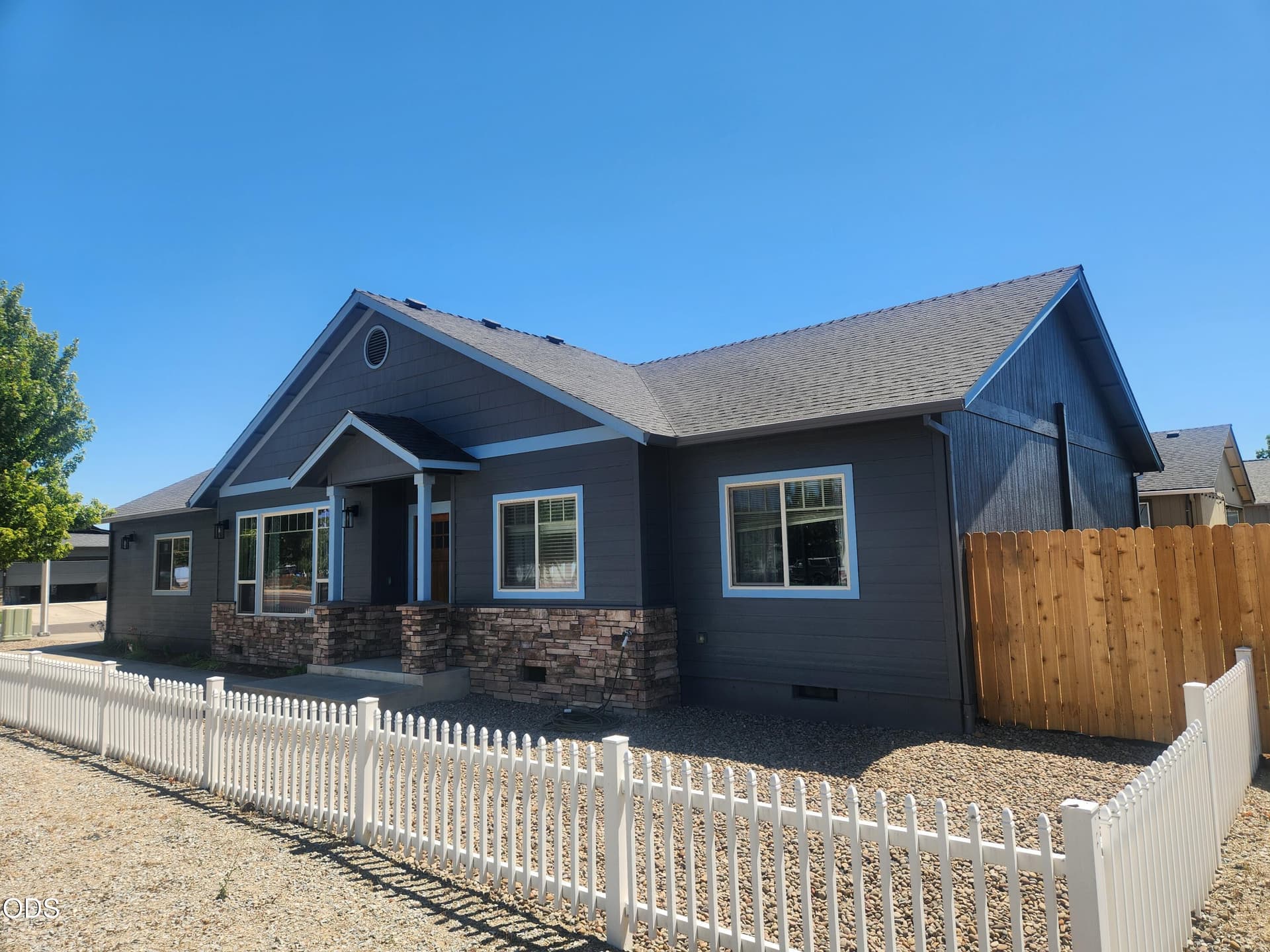 3. Photo 5 of 45, 3806 Valley Meadows Drive, White City, OR 97503