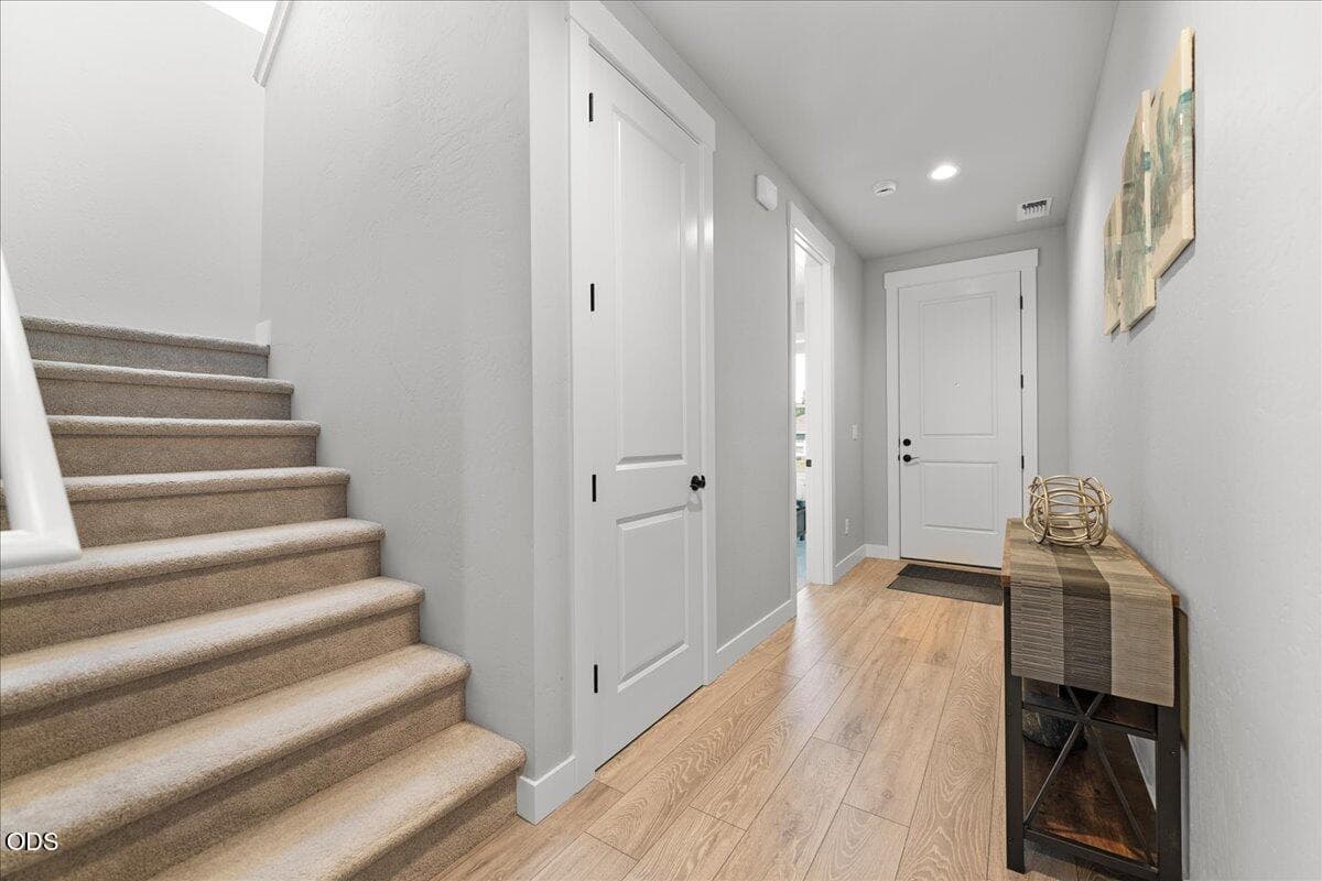04-Entry + Stairs. Photo 4 of 41, 314 Arrowhead Trail, Eagle Point, OR 97524