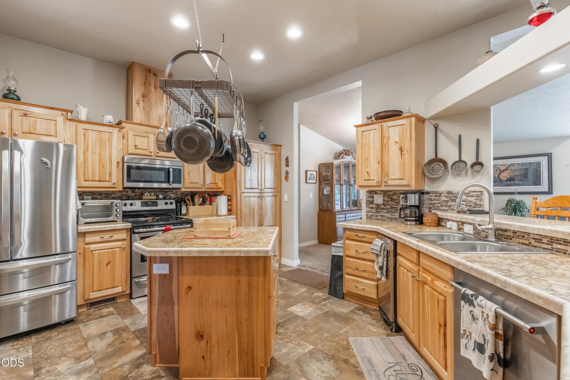 Kitchen 2. Photo 5 of 29, 123631 Surveyor Road, Crescent Lake, OR 97733