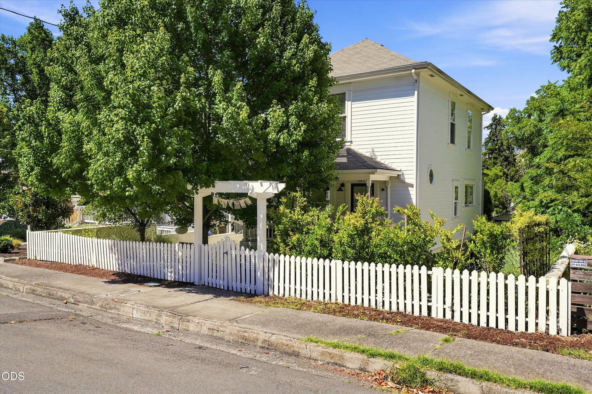 03_02-541 Fairview St-2. Photo 4 of 49, 541 Fairview Street, Ashland, OR 97520