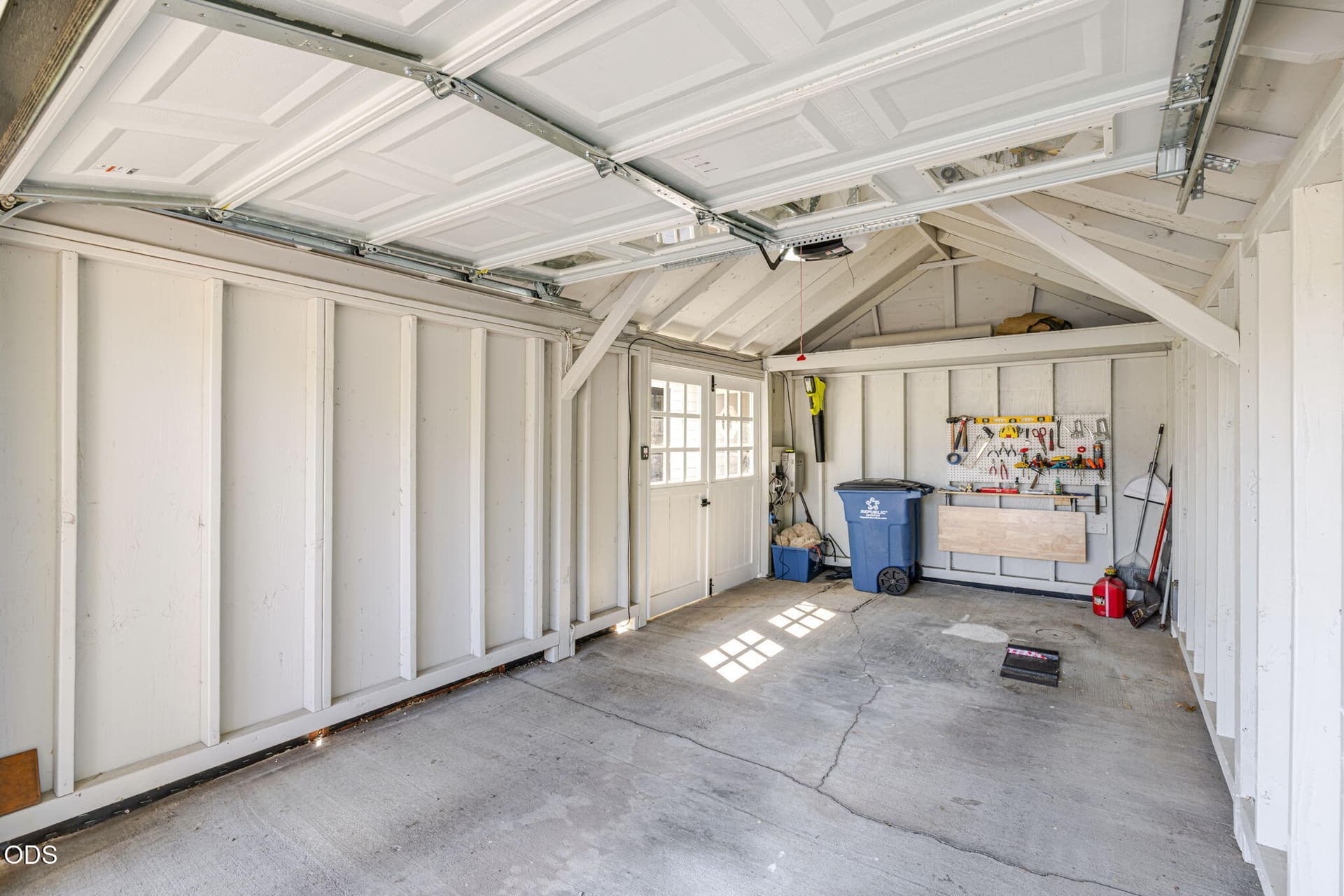 Garage. Photo 4 of 65, 637 NW Canyon Drive, Redmond, OR 97756