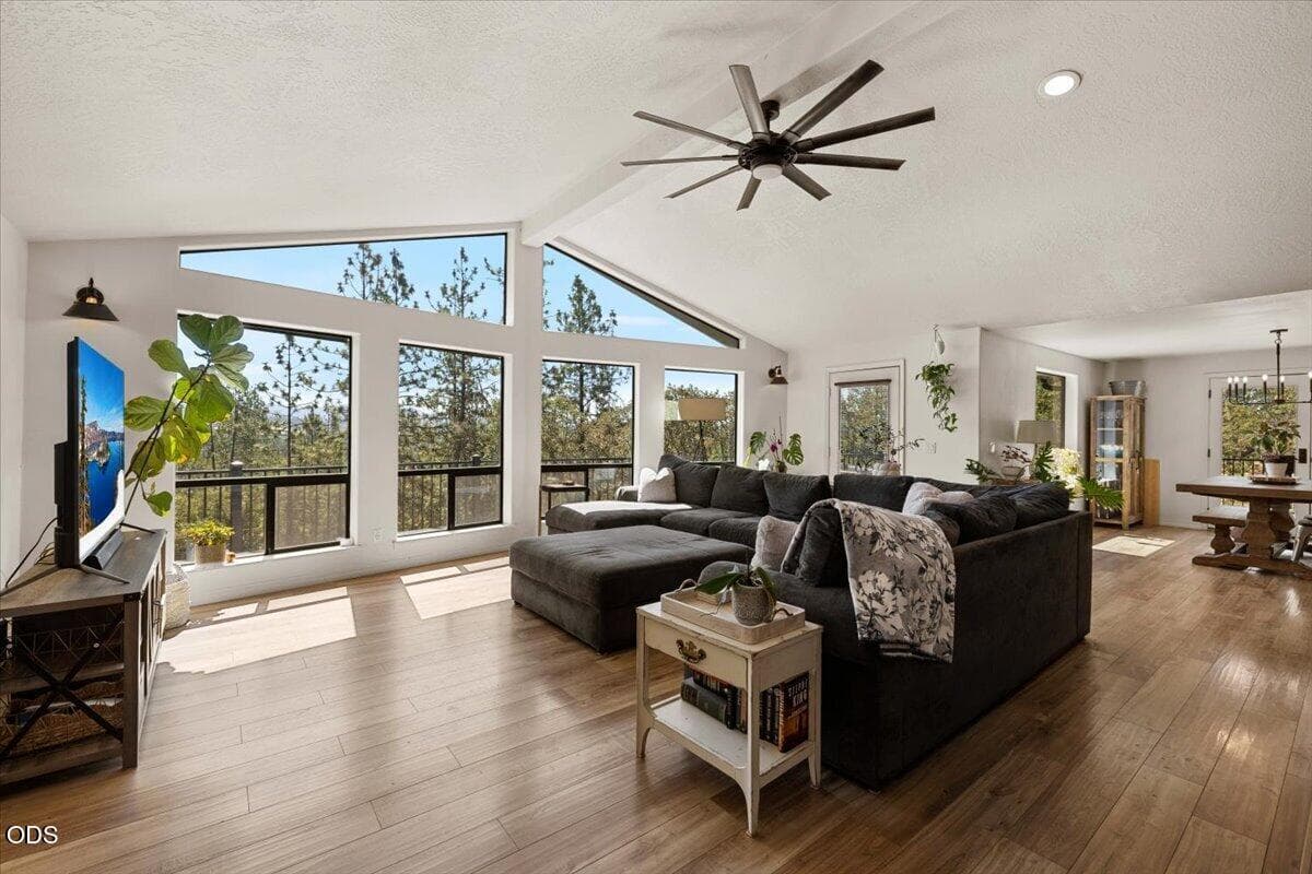 1. Photo 4 of 43, 657 Greenleaf Drive, Eagle Point, OR 97524