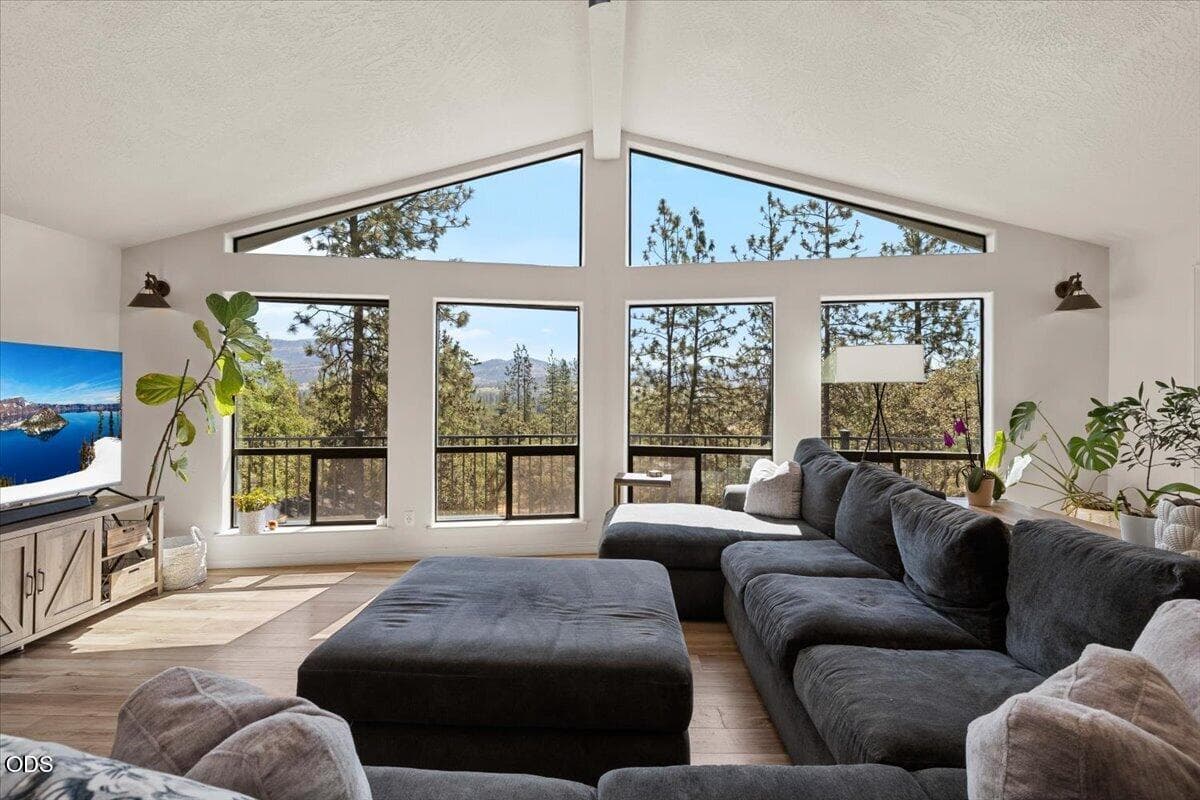 1. Photo 5 of 43, 657 Greenleaf Drive, Eagle Point, OR 97524