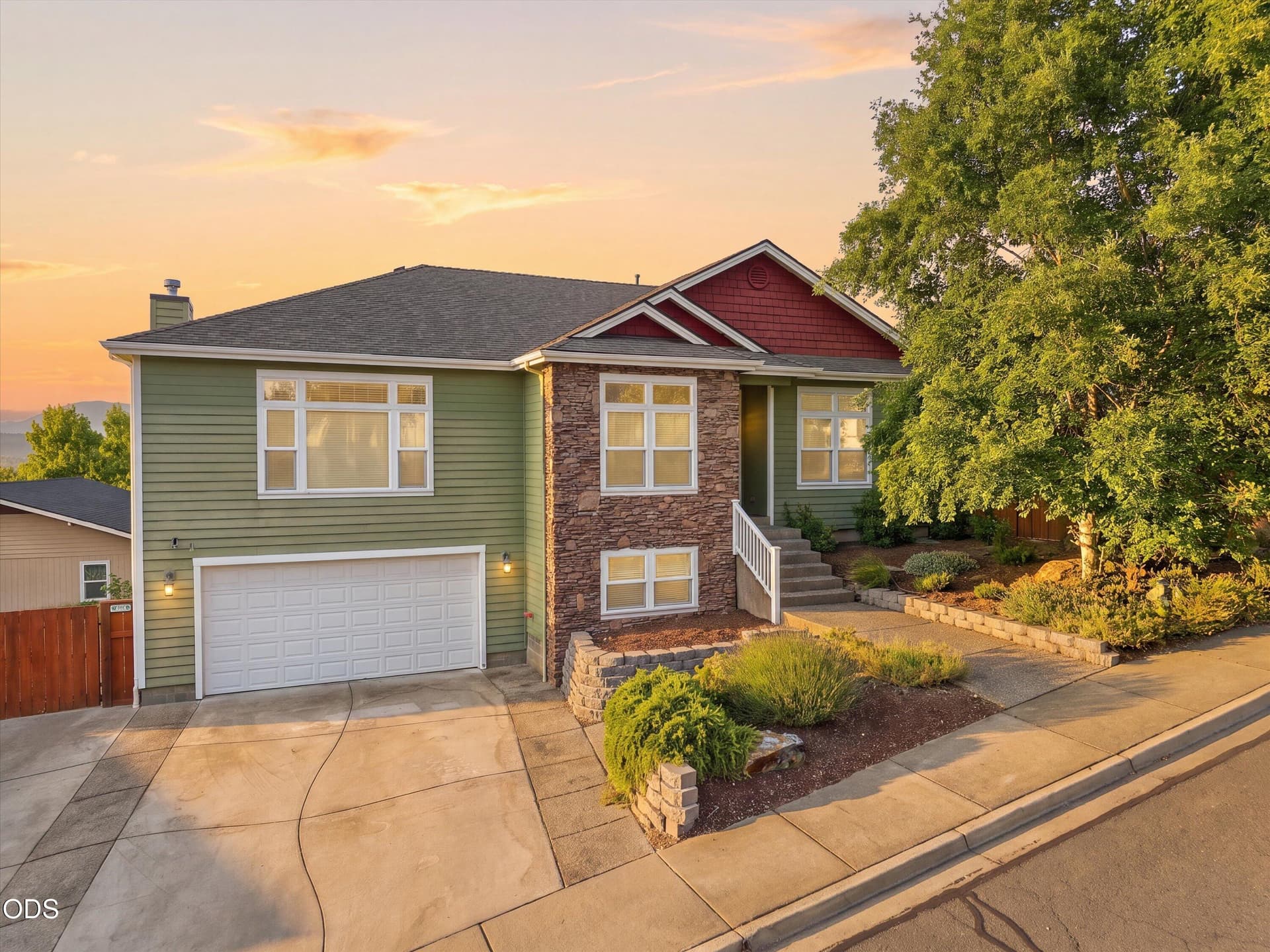 01-2568 SE Coriander Way-1. Photo 1 of 59, 2568 SE Coriander Way, Grants Pass, OR 97527